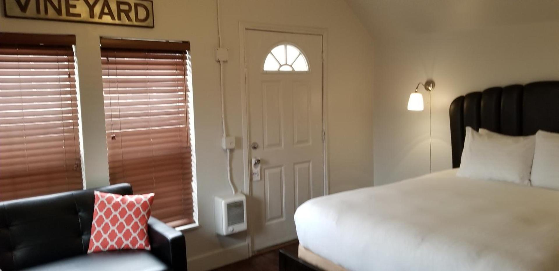 Deep Water Inn photo 13