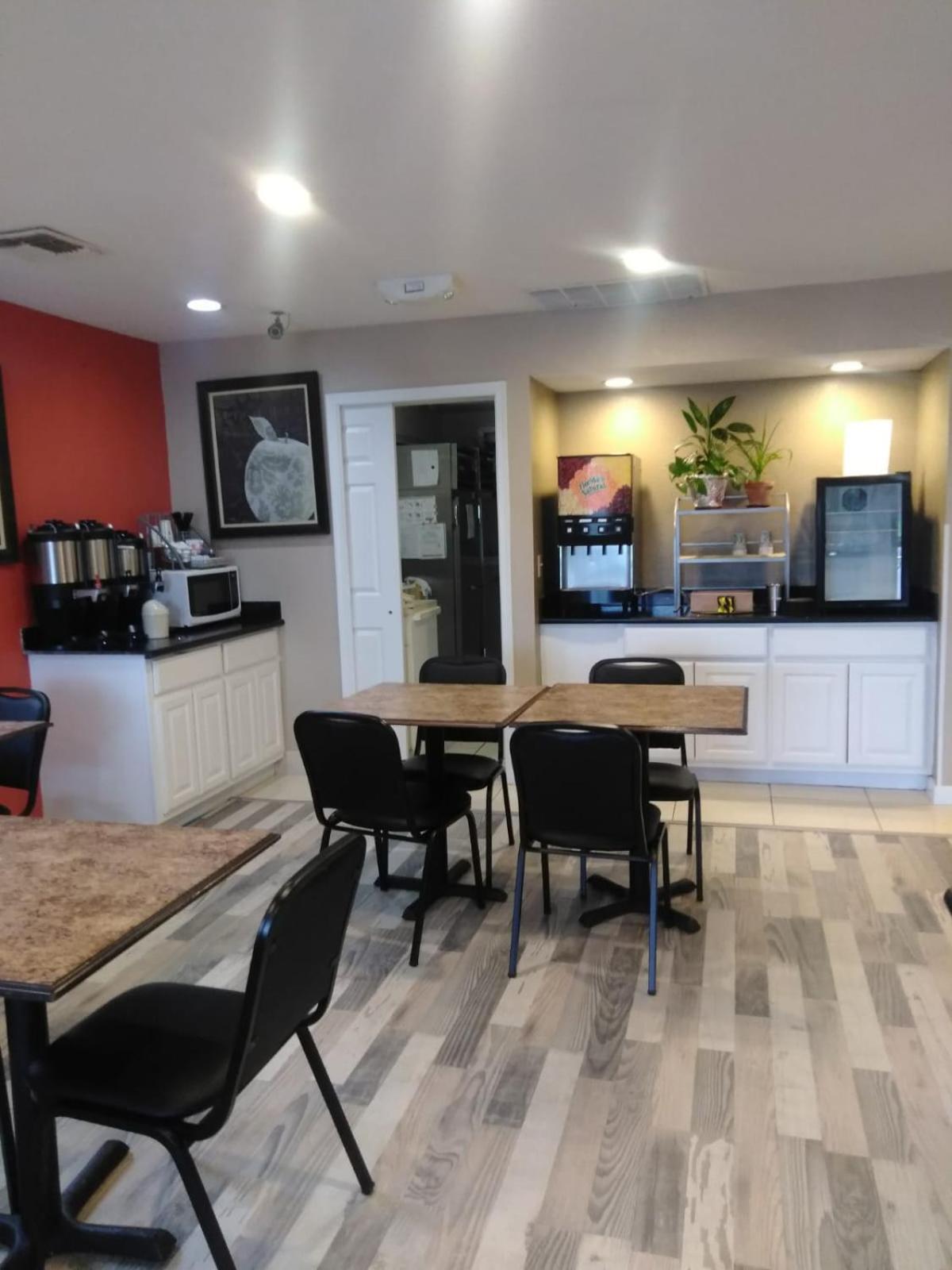 Hawthorn Extended Stay by Wyndham Wichita photo 12