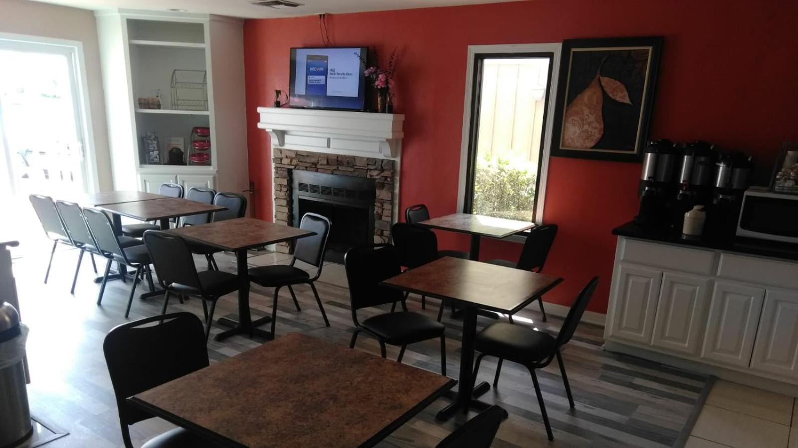 Hawthorn Extended Stay by Wyndham Wichita photo 11