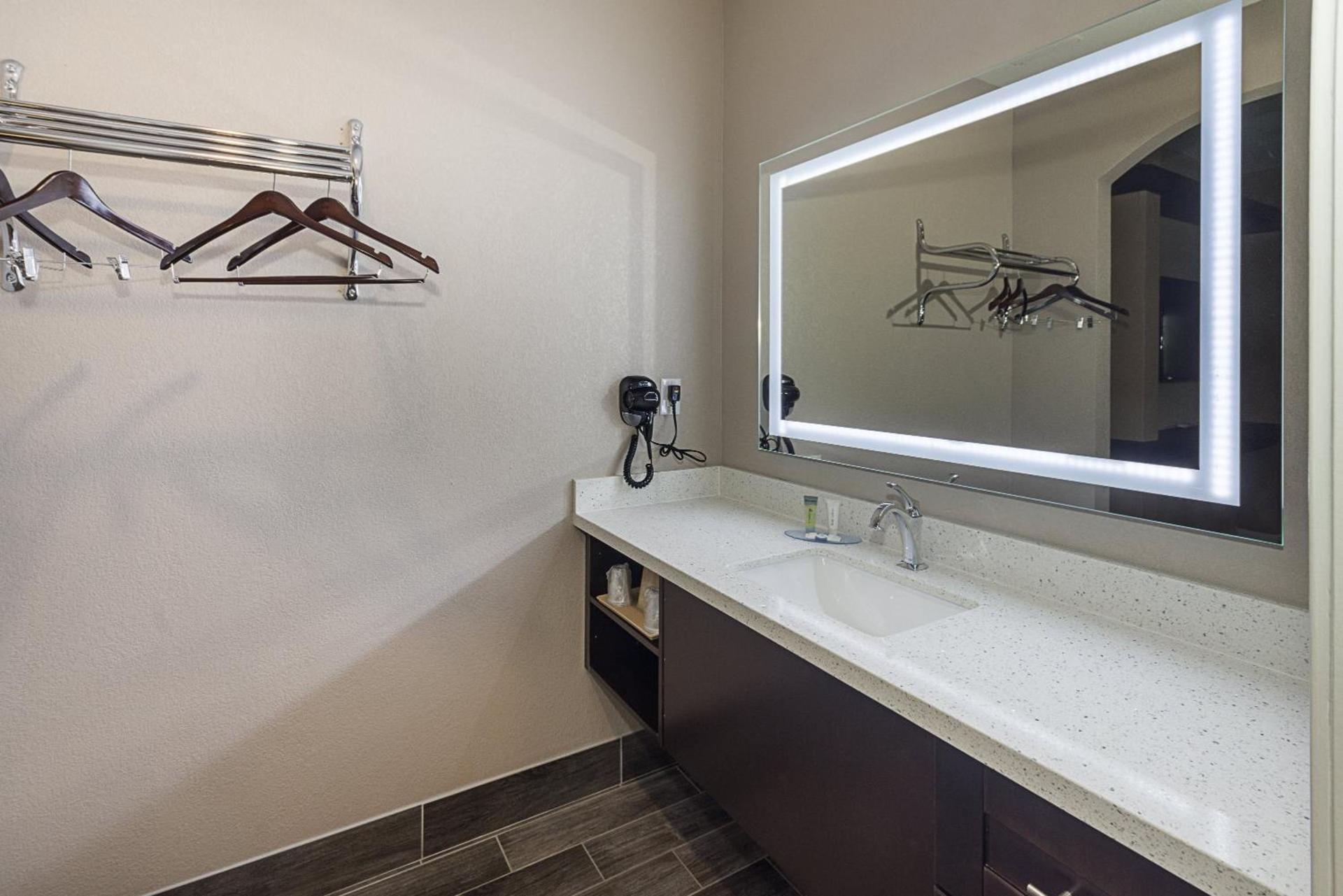 Econo Lodge Inn & Suites Houston NW-Cy-Fair photo 18