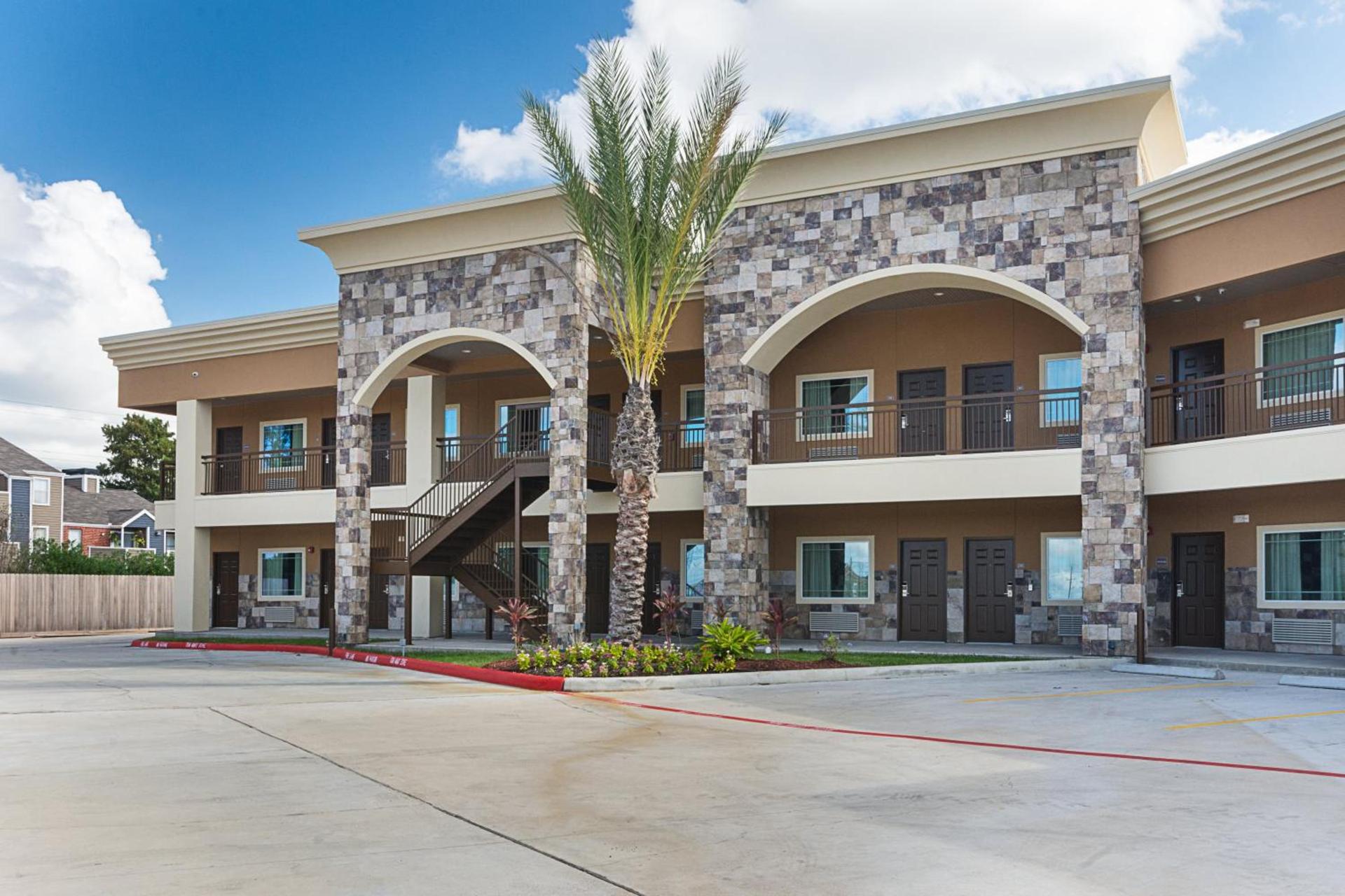 Econo Lodge Inn & Suites Houston NW-Cy-Fair photo 9