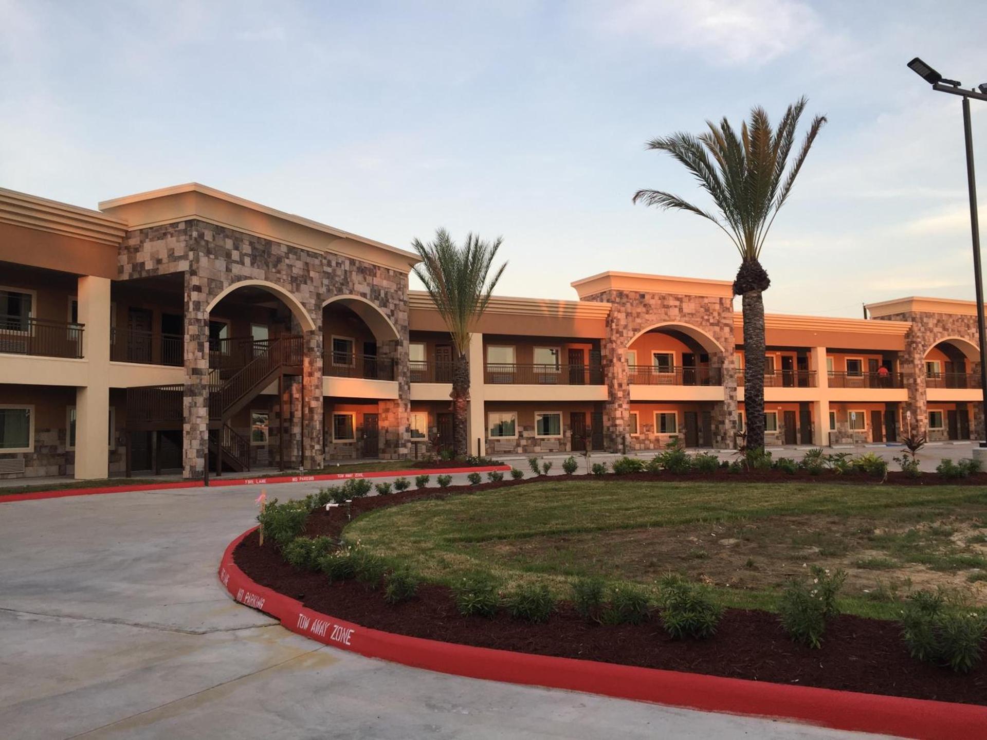 Econo Lodge Inn & Suites Houston NW-Cy-Fair photo 4