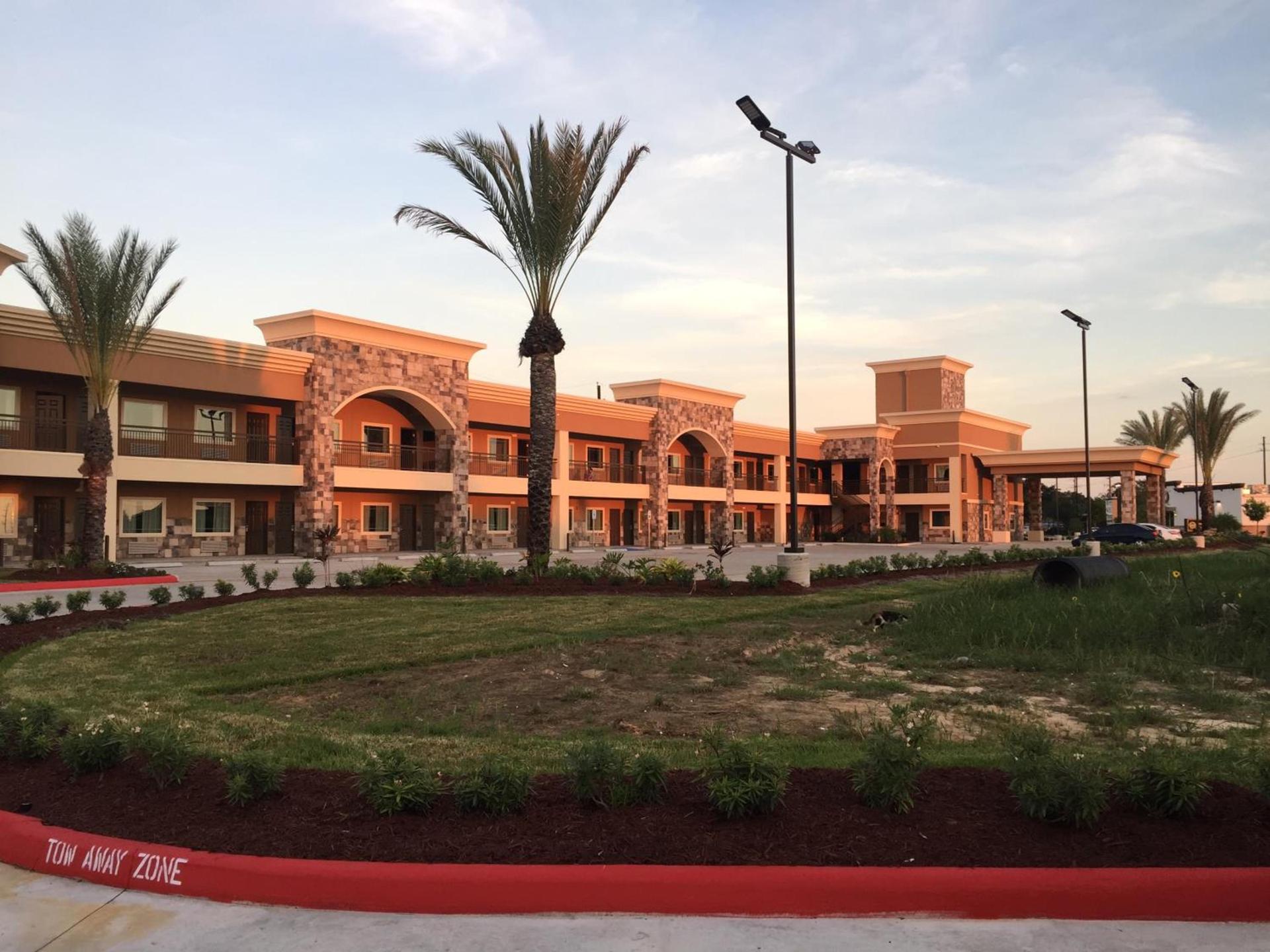 Econo Lodge Inn & Suites Houston NW-Cy-Fair photo 5