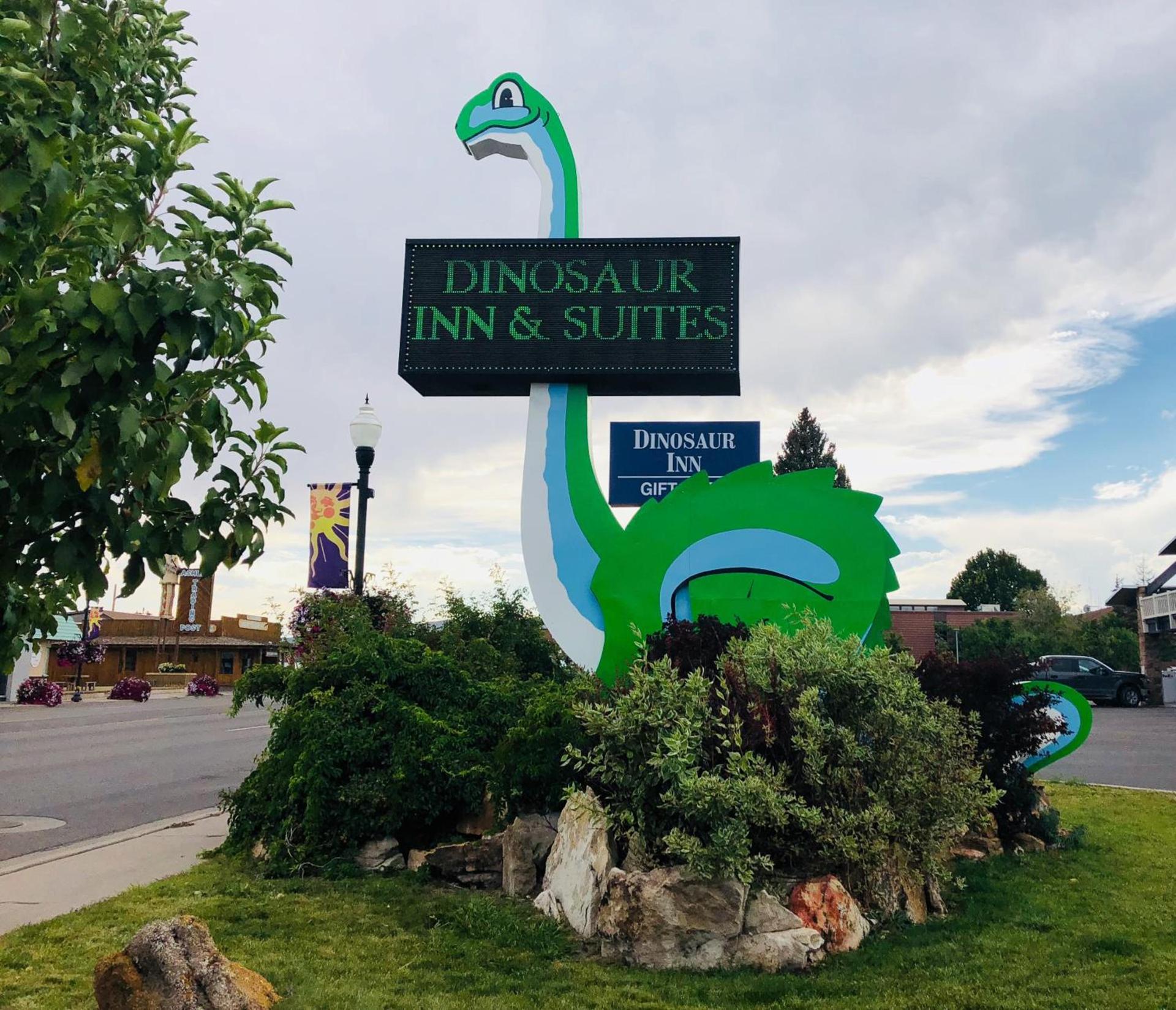 Dinosaur Inn & Suites photo 12