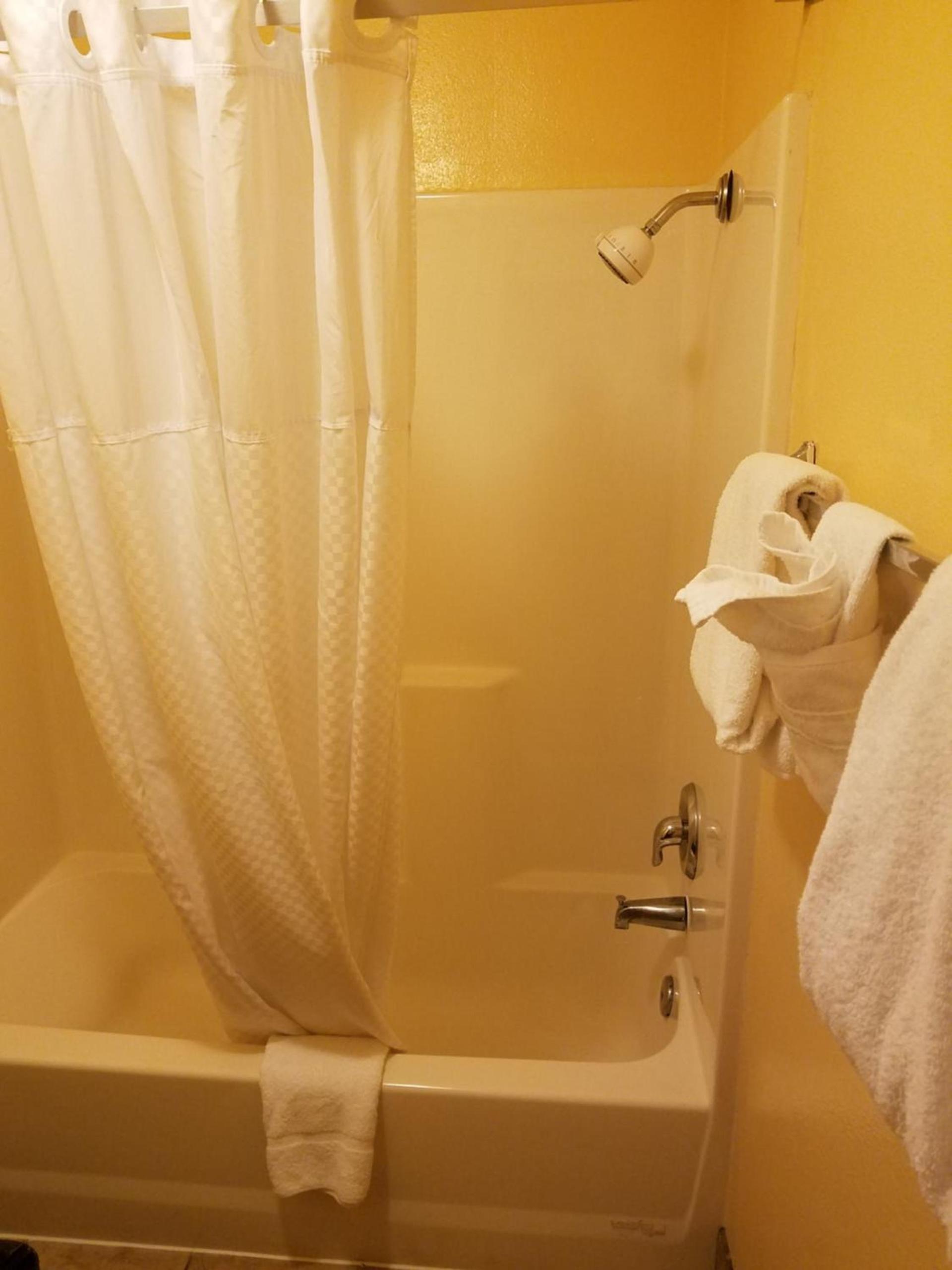 Travelodge by Wyndham Wenatchee photo 17