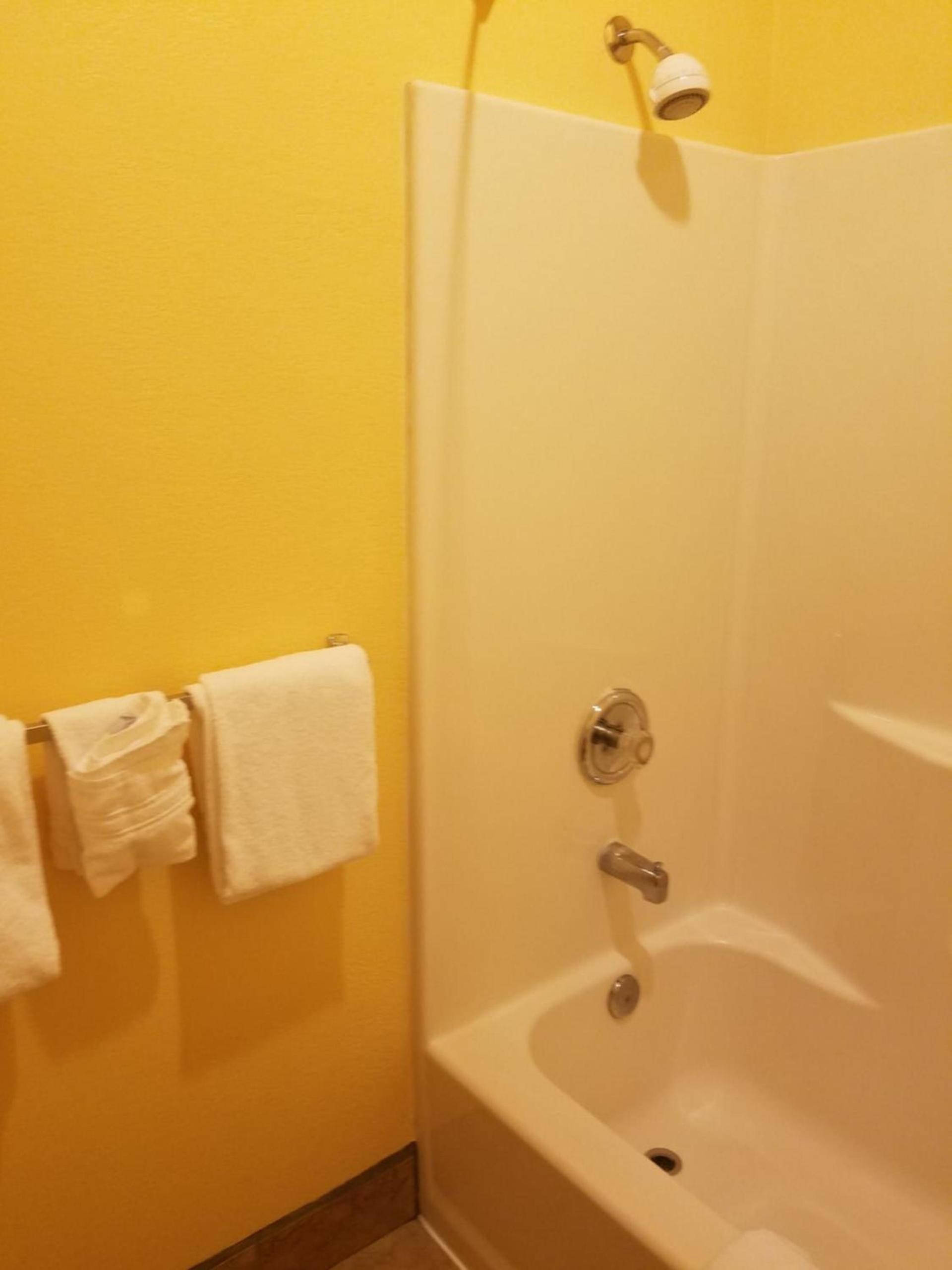 Travelodge by Wyndham Wenatchee photo 16