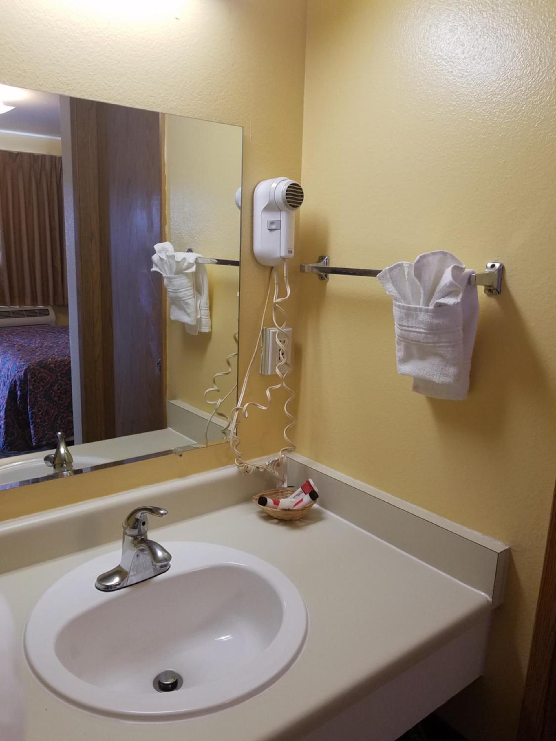 Travelodge by Wyndham Wenatchee photo 13