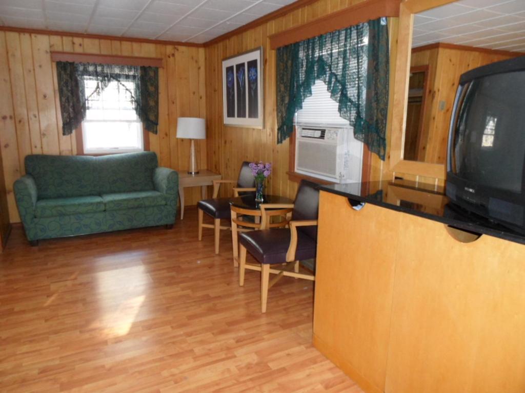Seven Dwarfs Motel & Cabins photo 60