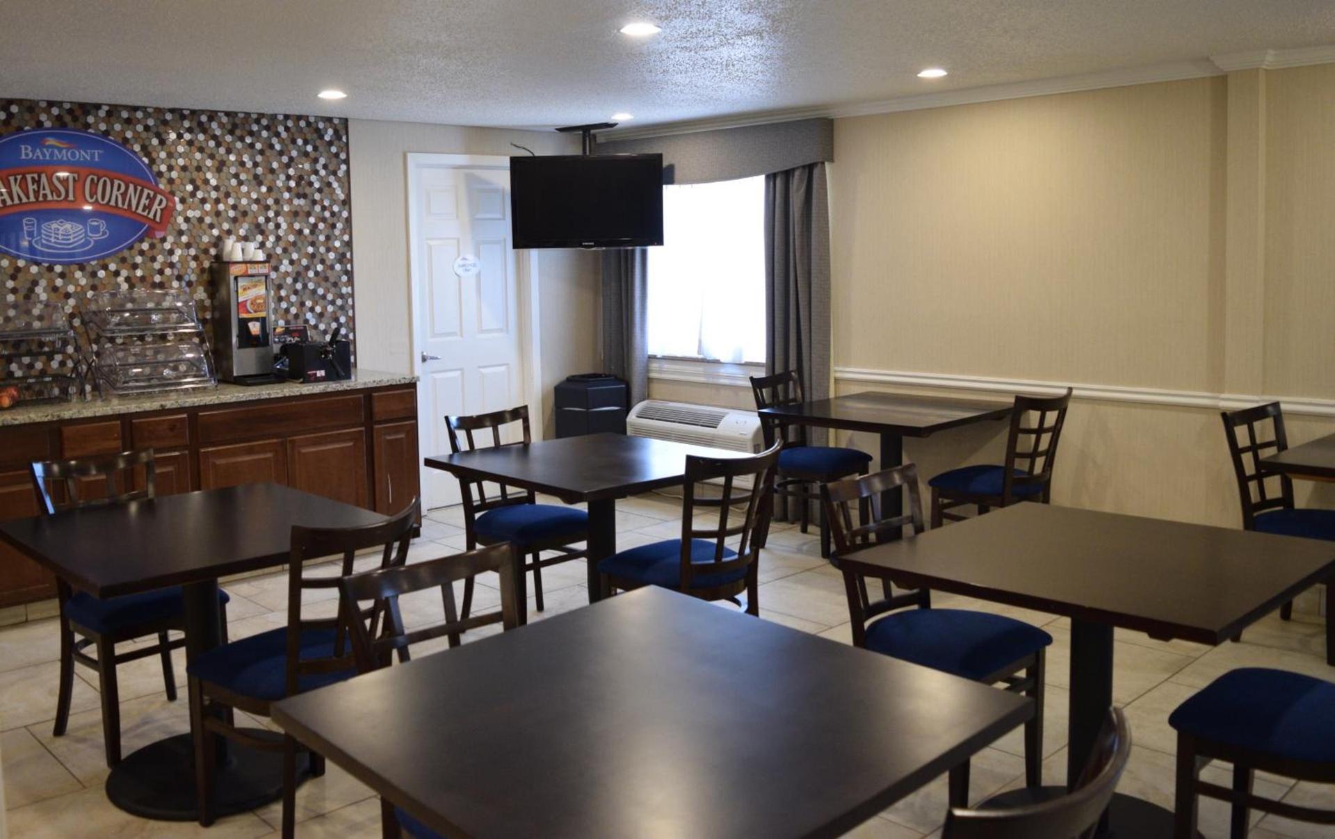 Baymont by Wyndham Texarkana photo 51