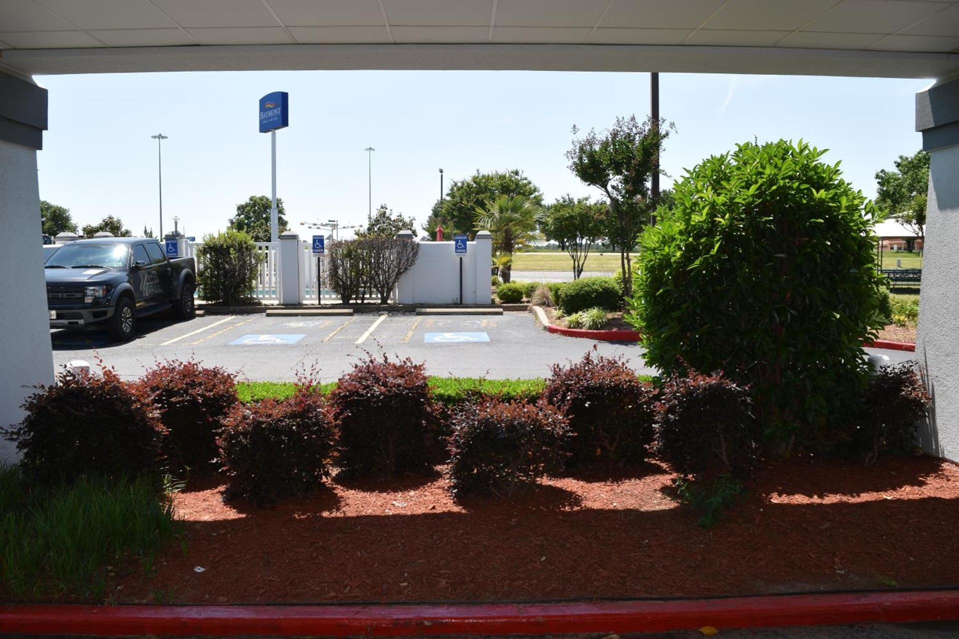 Baymont by Wyndham Texarkana photo 2