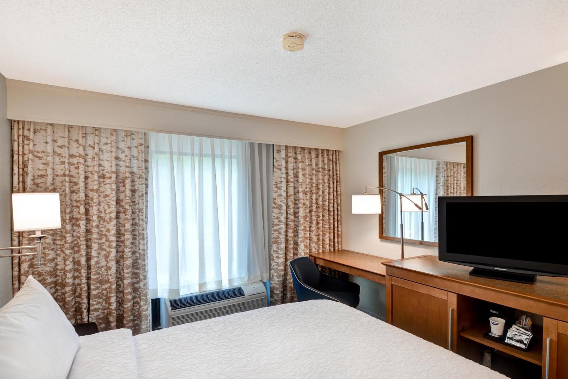 Hampton Inn Columbia-I-26 Airport photo 42