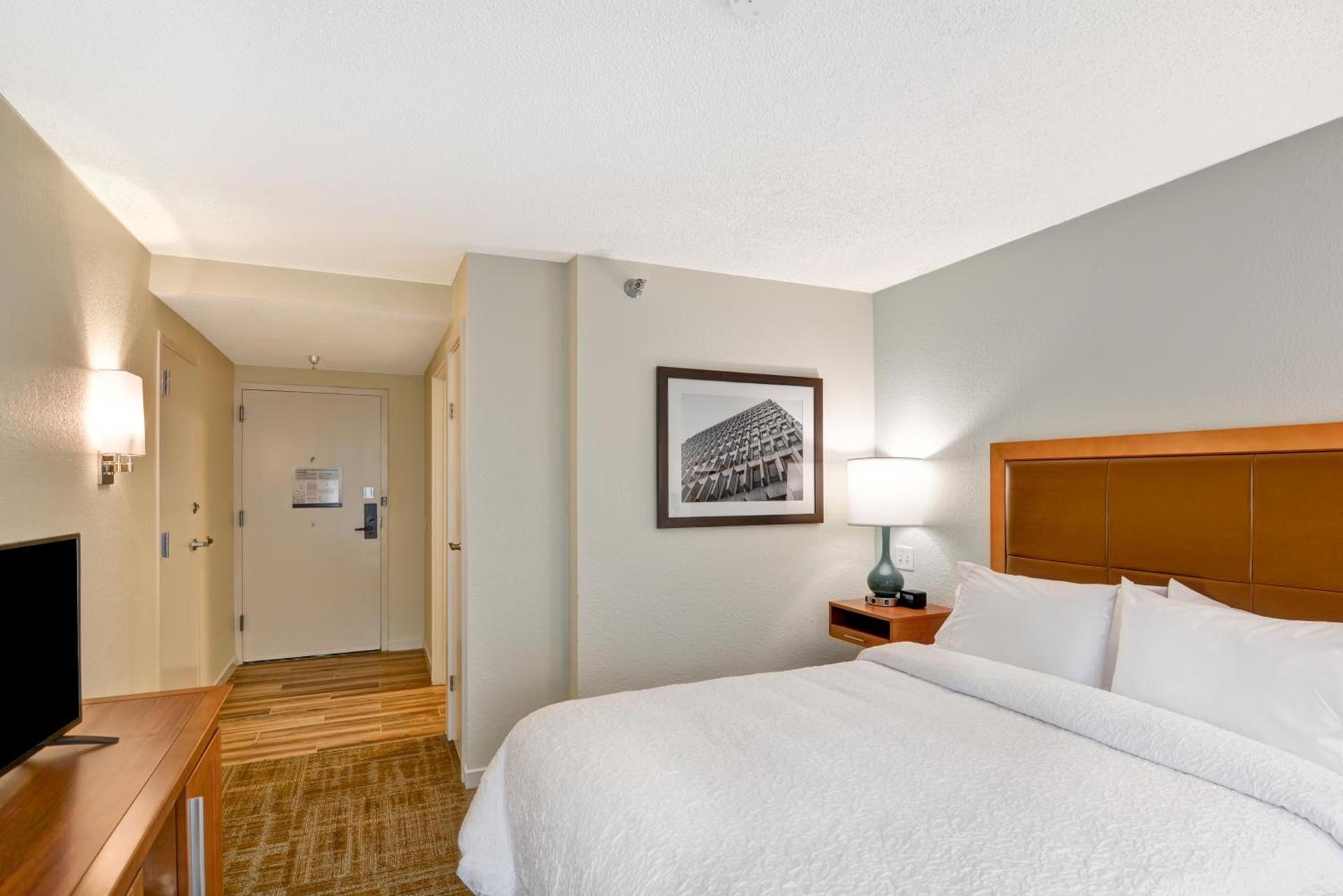 Hampton Inn Columbia-I-26 Airport photo 31