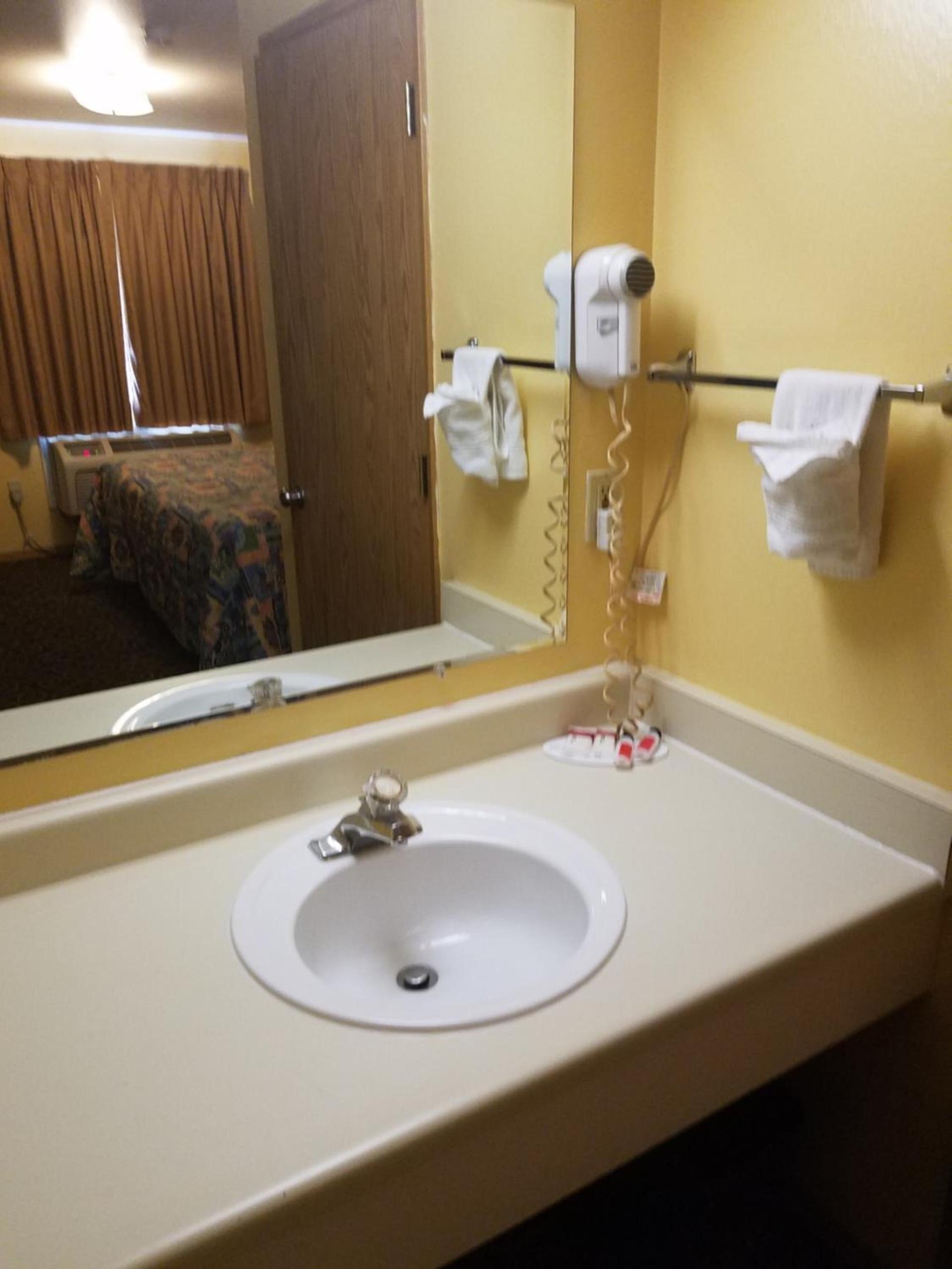 Travelodge by Wyndham Wenatchee photo 10
