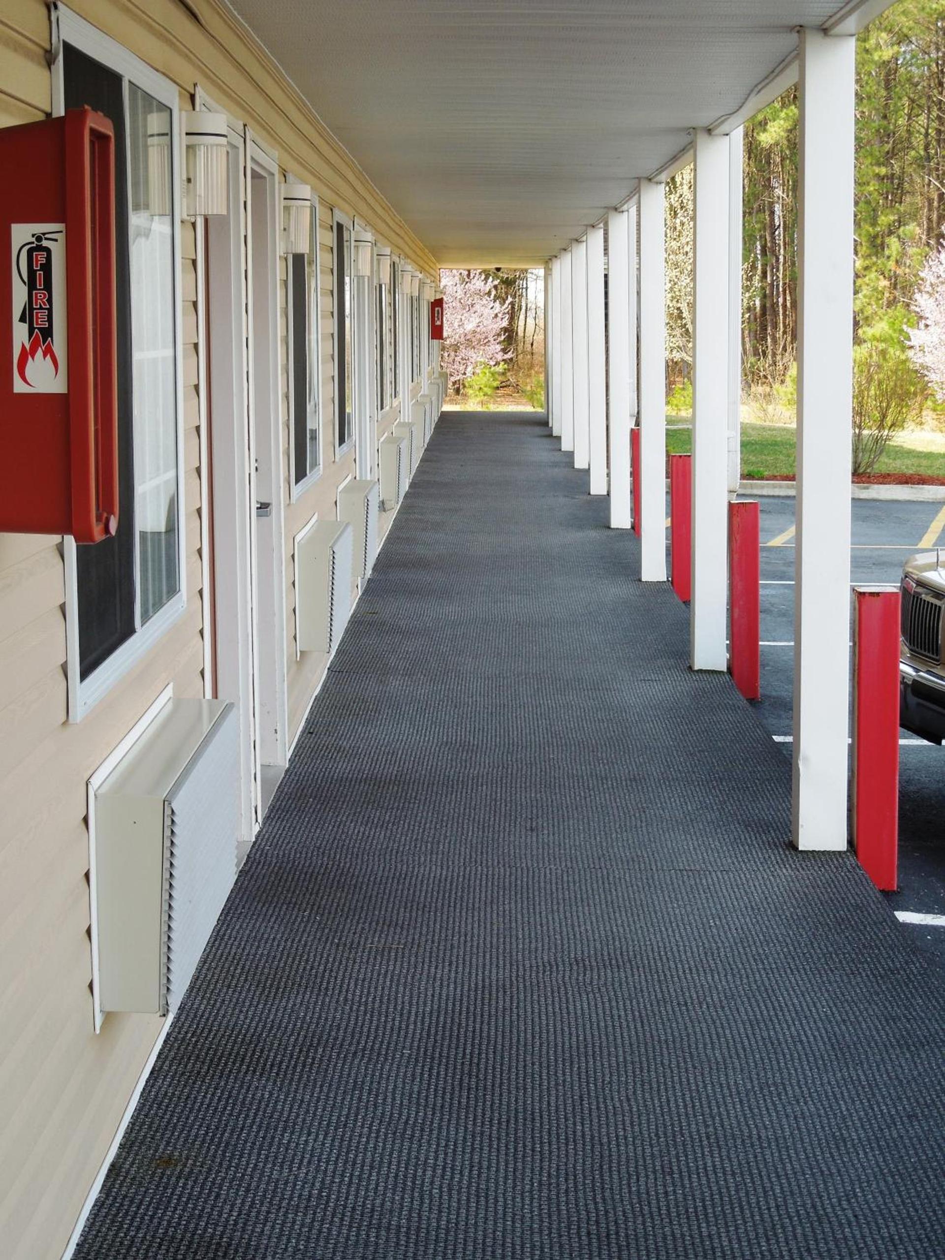 Atrium Inn & Suites photo 17