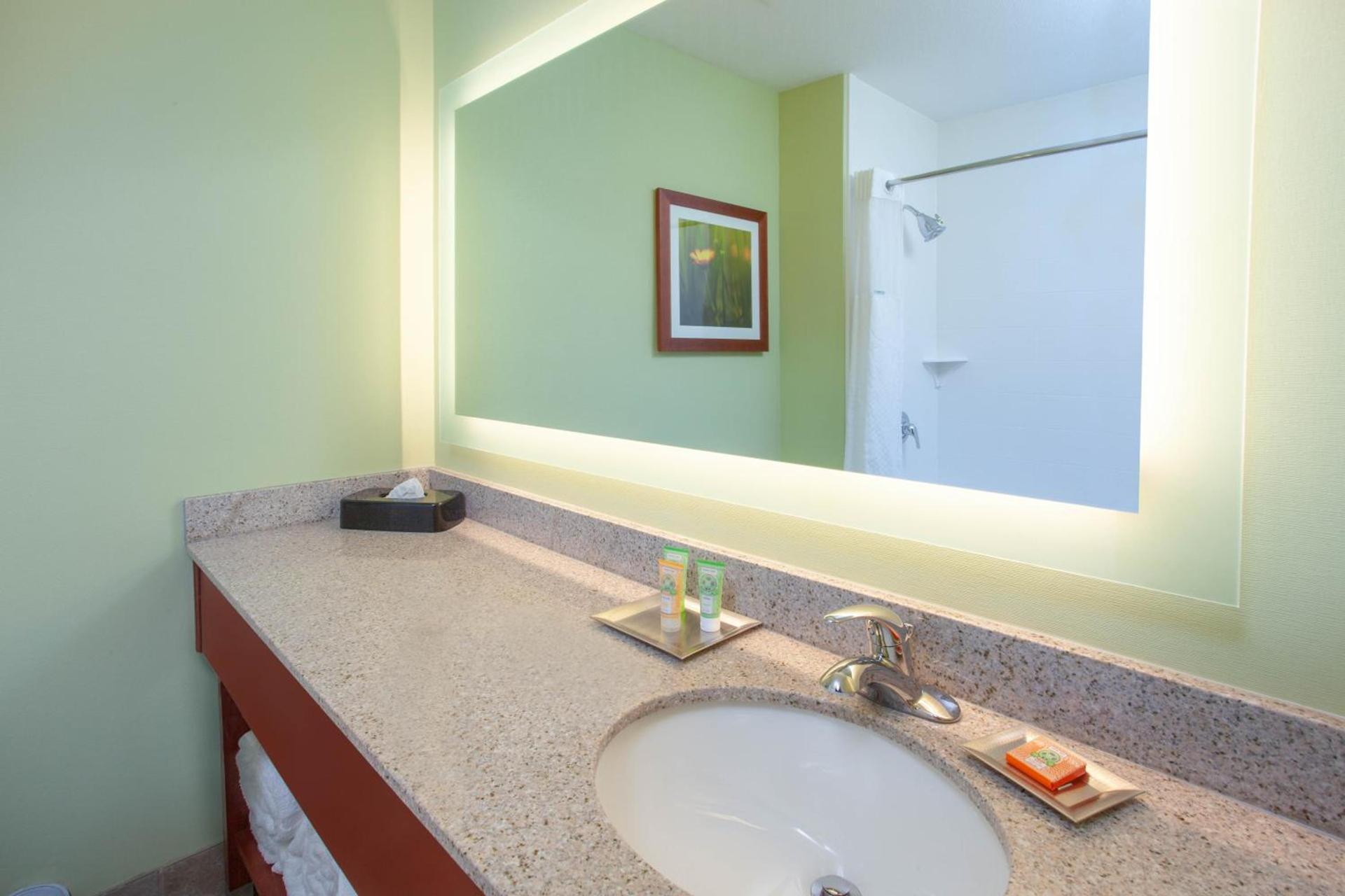 Wyndham Garden Fort Wayne photo 29