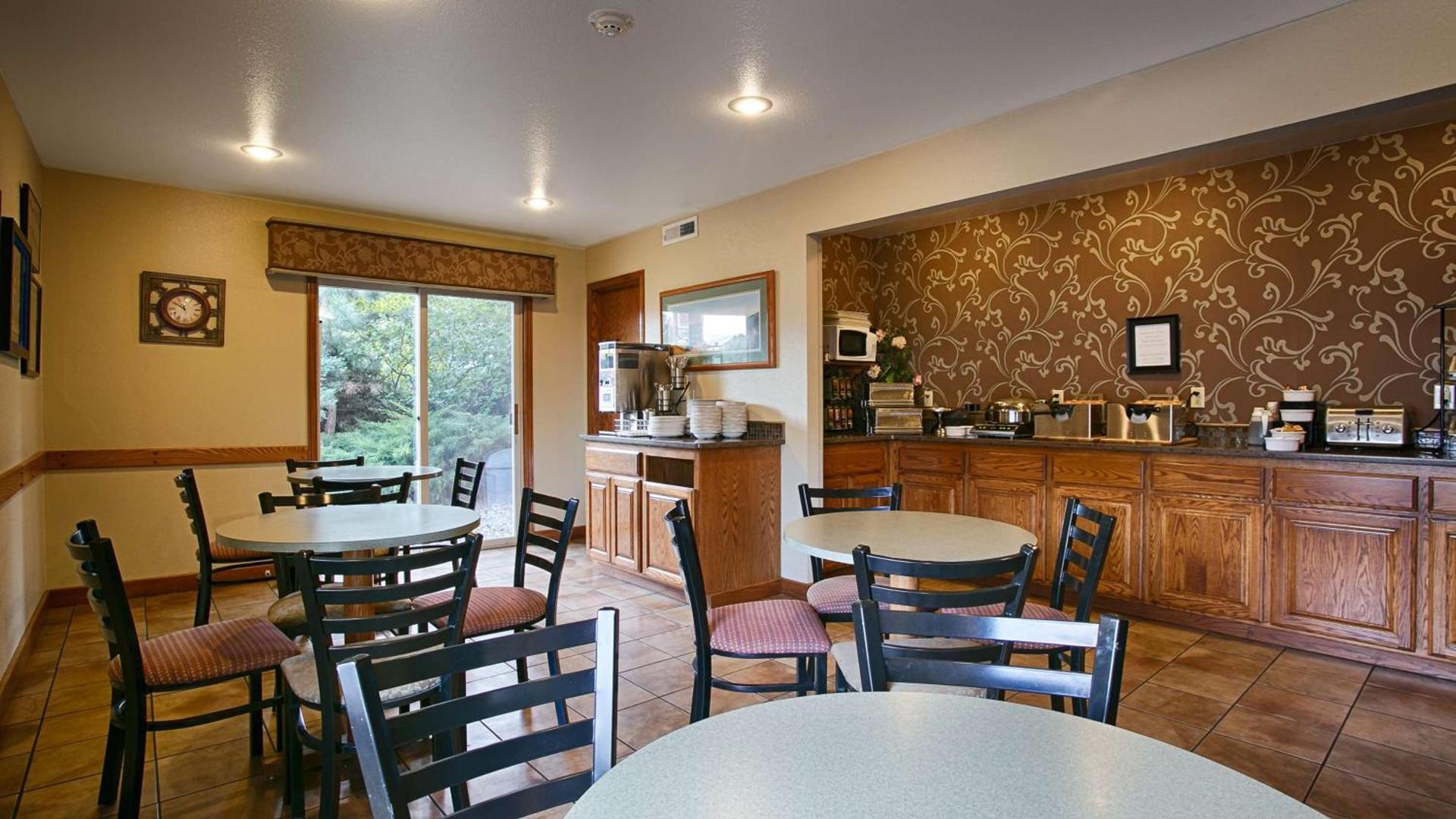 RiverTree Inn & Suites photo 12