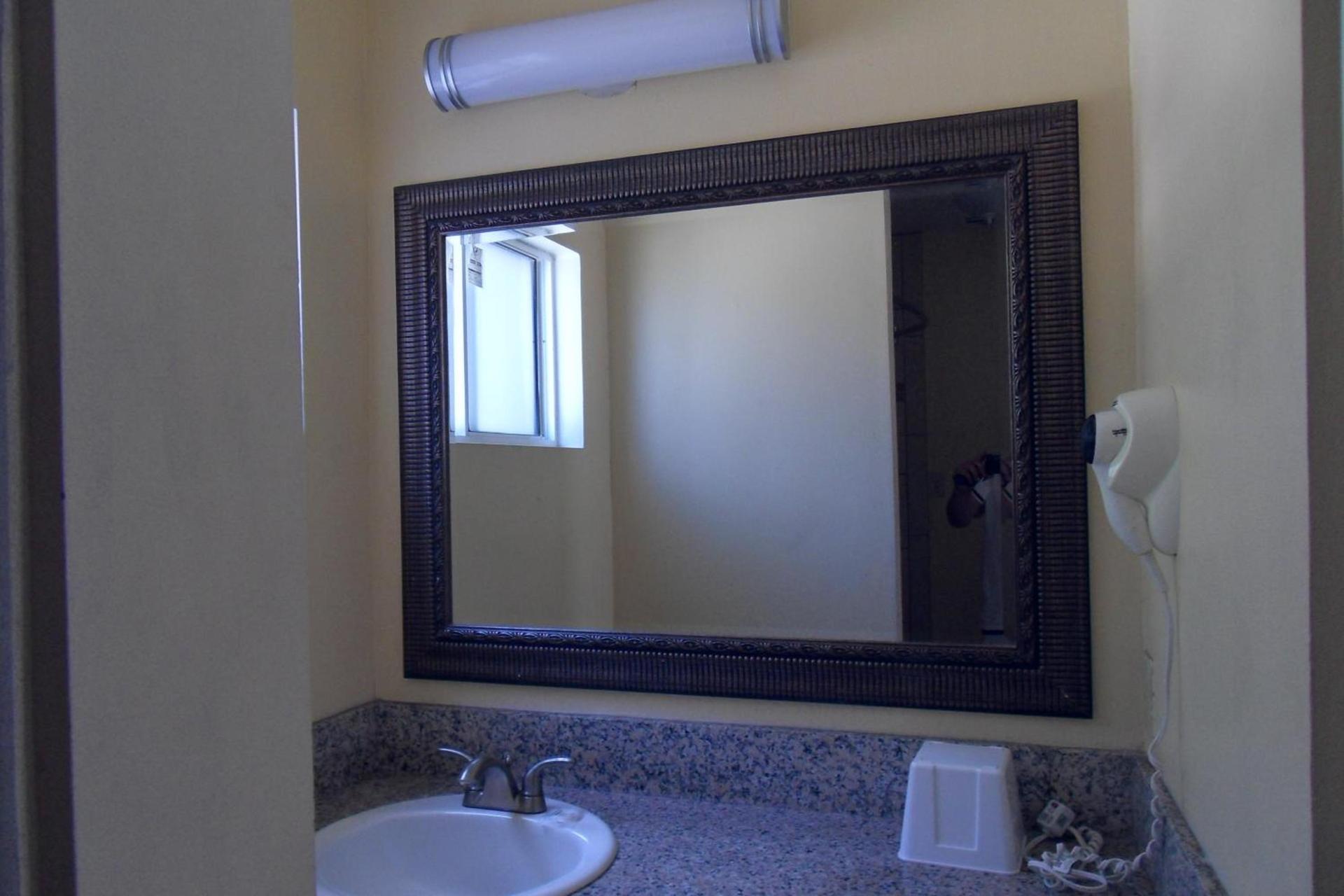 Rose Garden Inn photo 28
