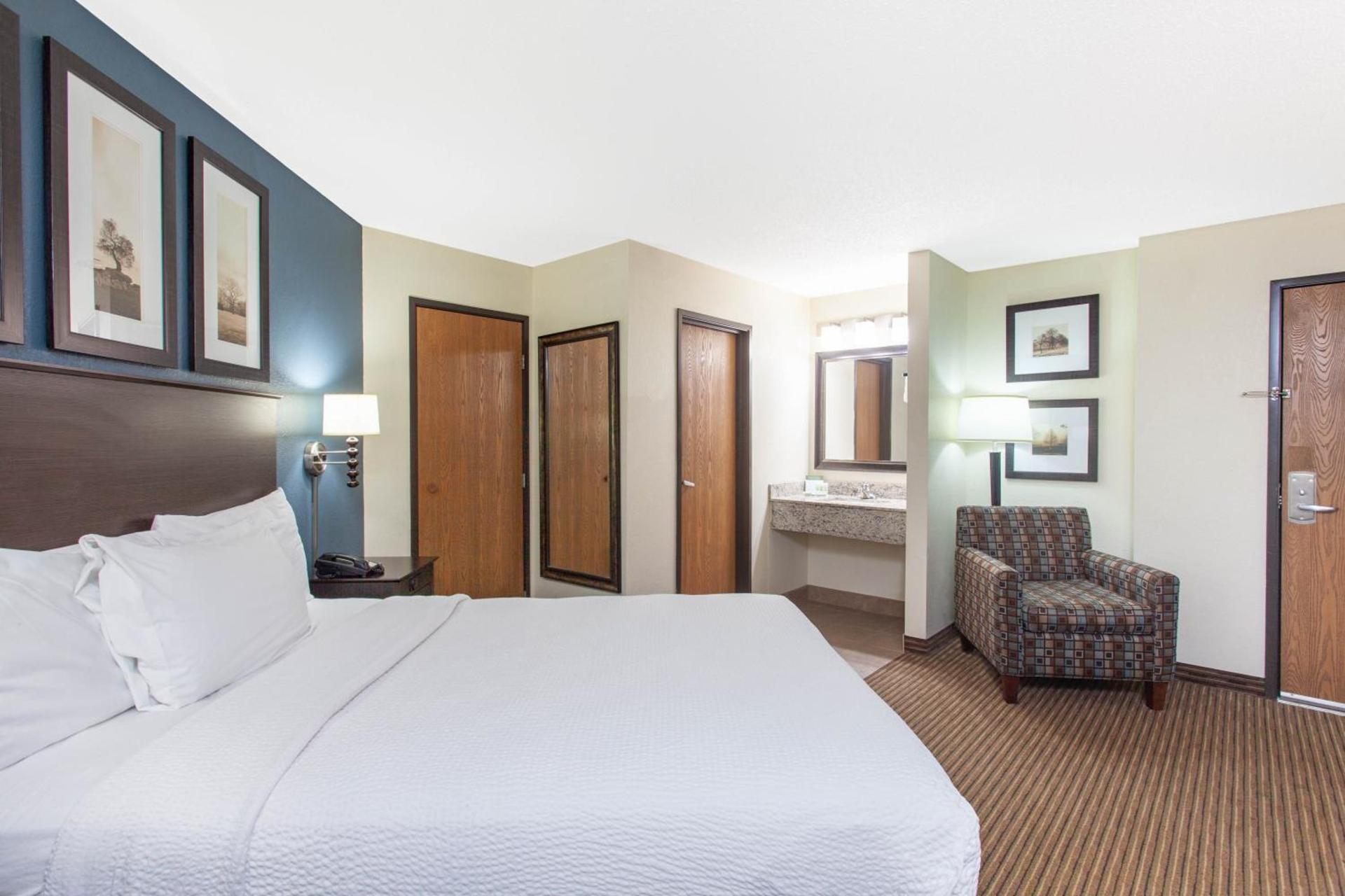 AmericInn by Wyndham Mankato Event Center near MSU photo 44