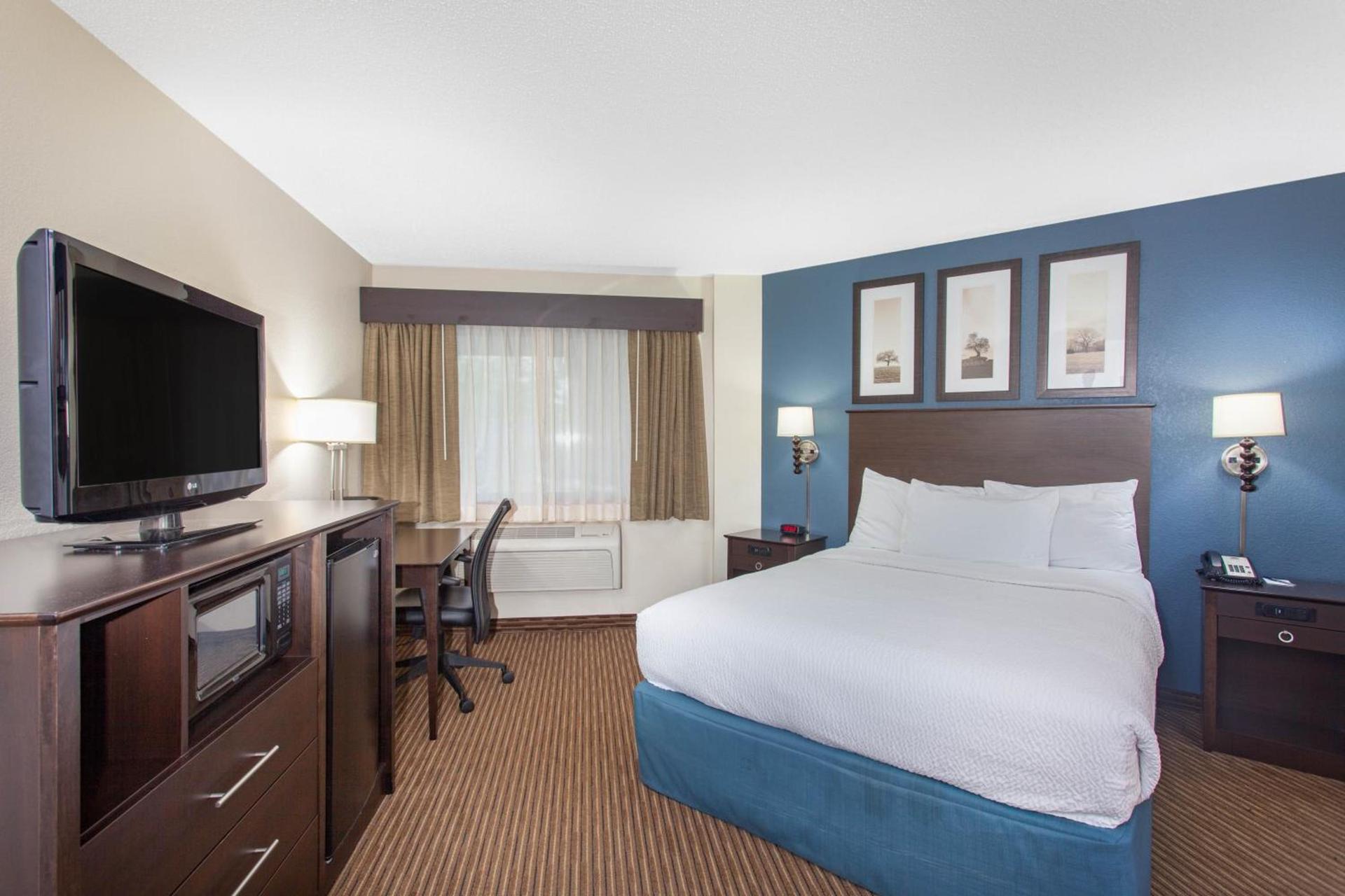 AmericInn by Wyndham Mankato Event Center near MSU photo 47