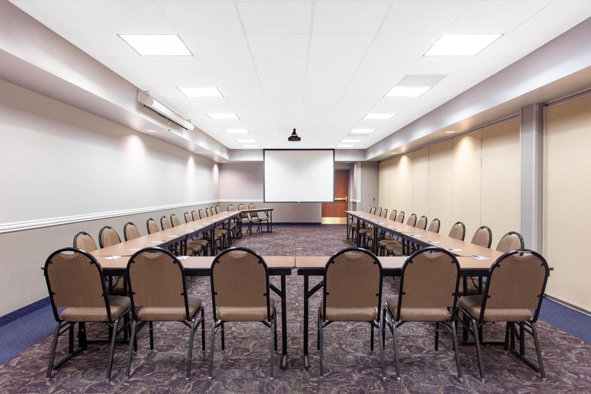 AmericInn by Wyndham Mankato Event Center near MSU photo 64