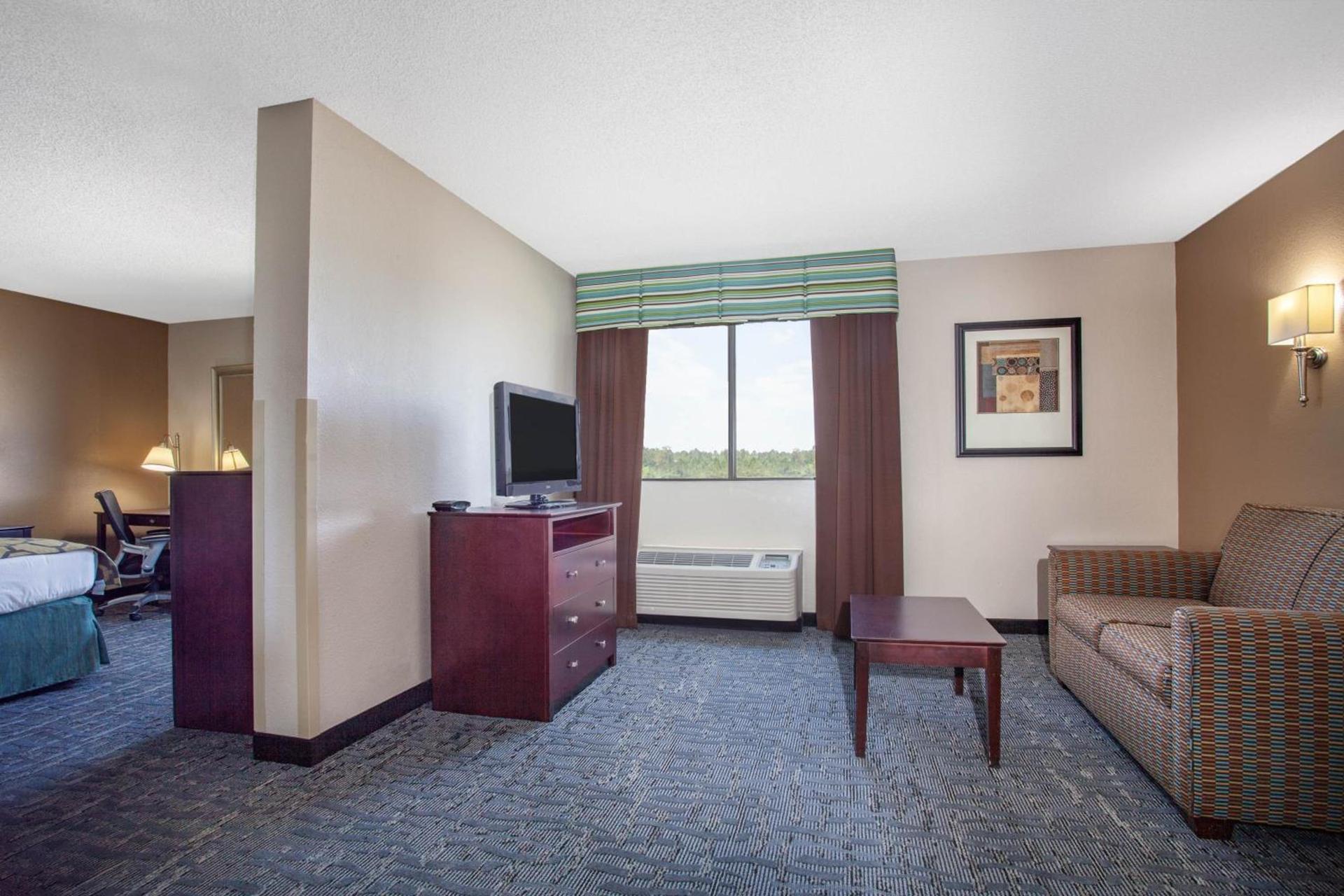 Baymont by Wyndham Saraland photo 46