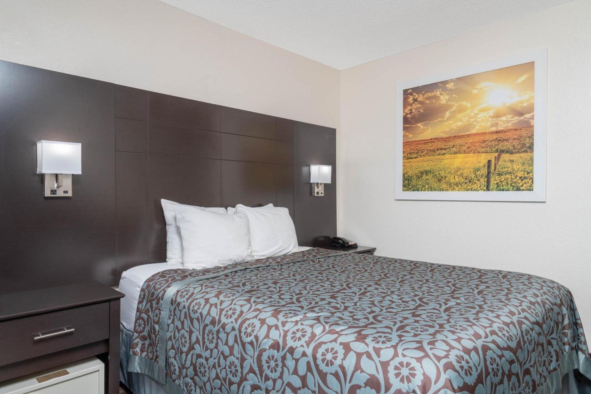 Days Inn by Wyndham Faribault photo 2