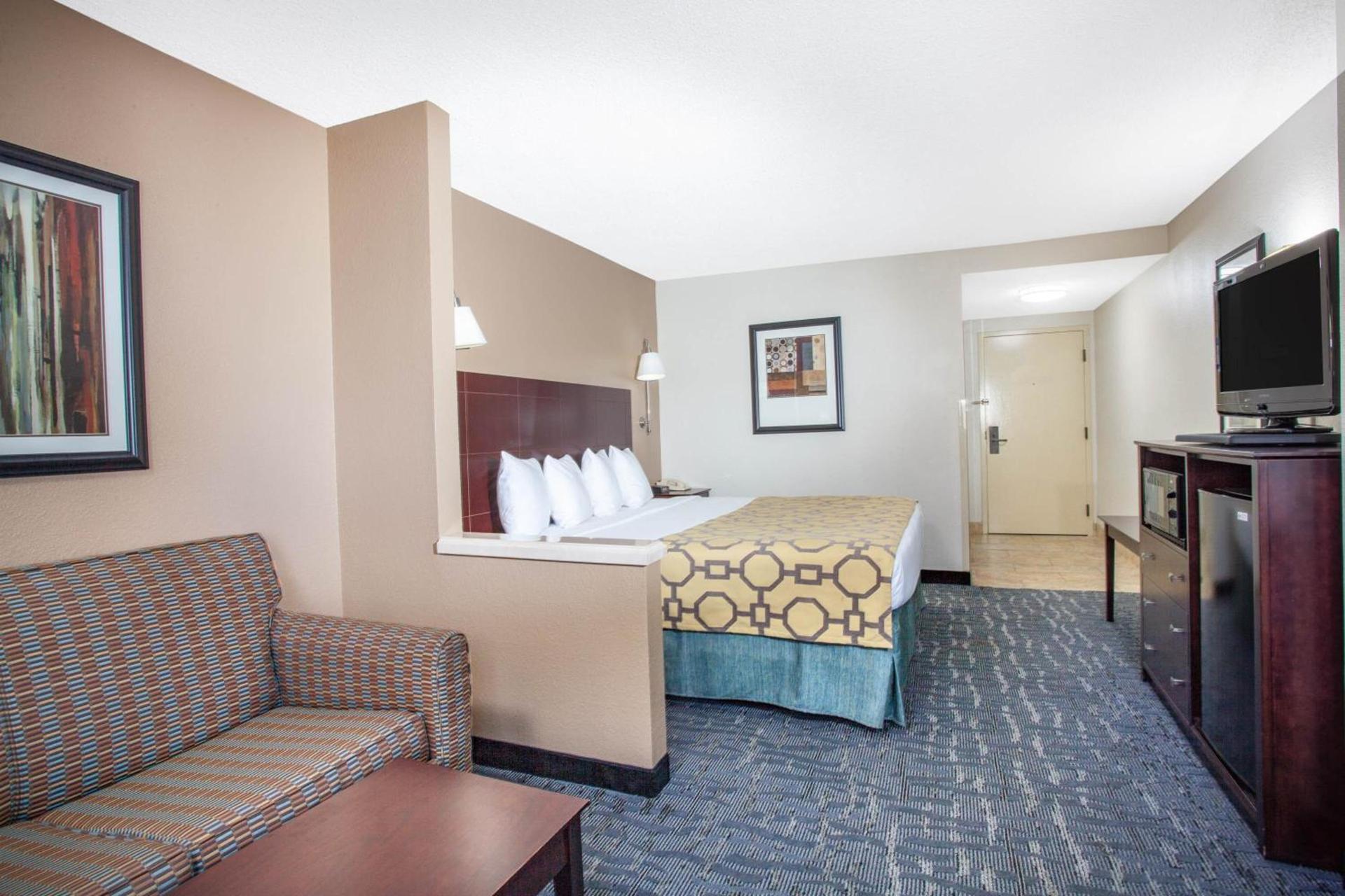 Baymont by Wyndham Saraland photo 47