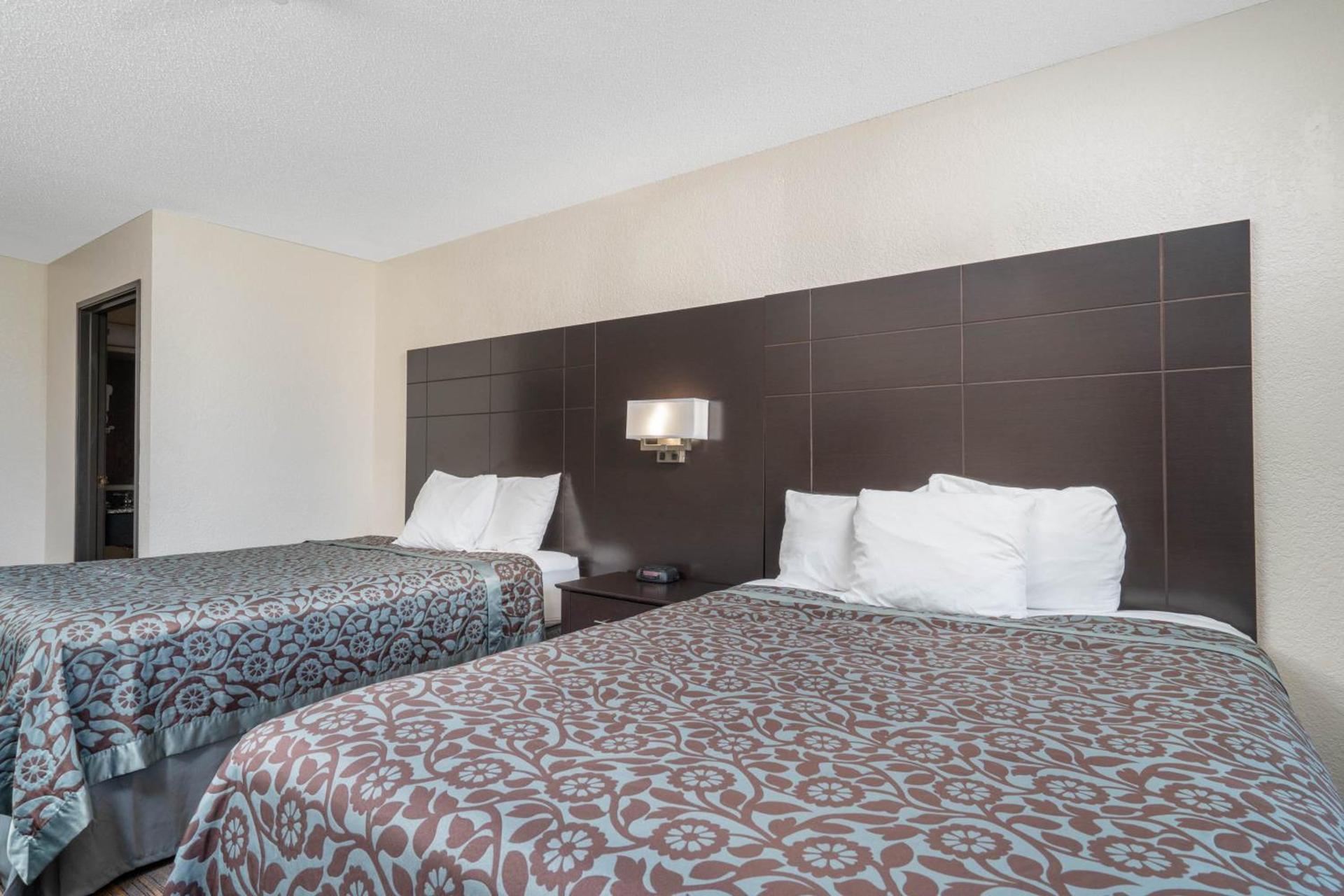Days Inn by Wyndham Faribault photo 10