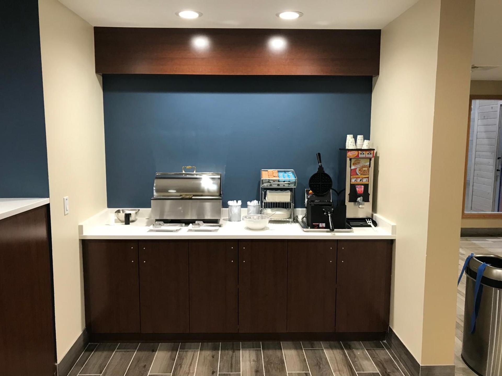 AmericInn by Wyndham Jefferson photo 10