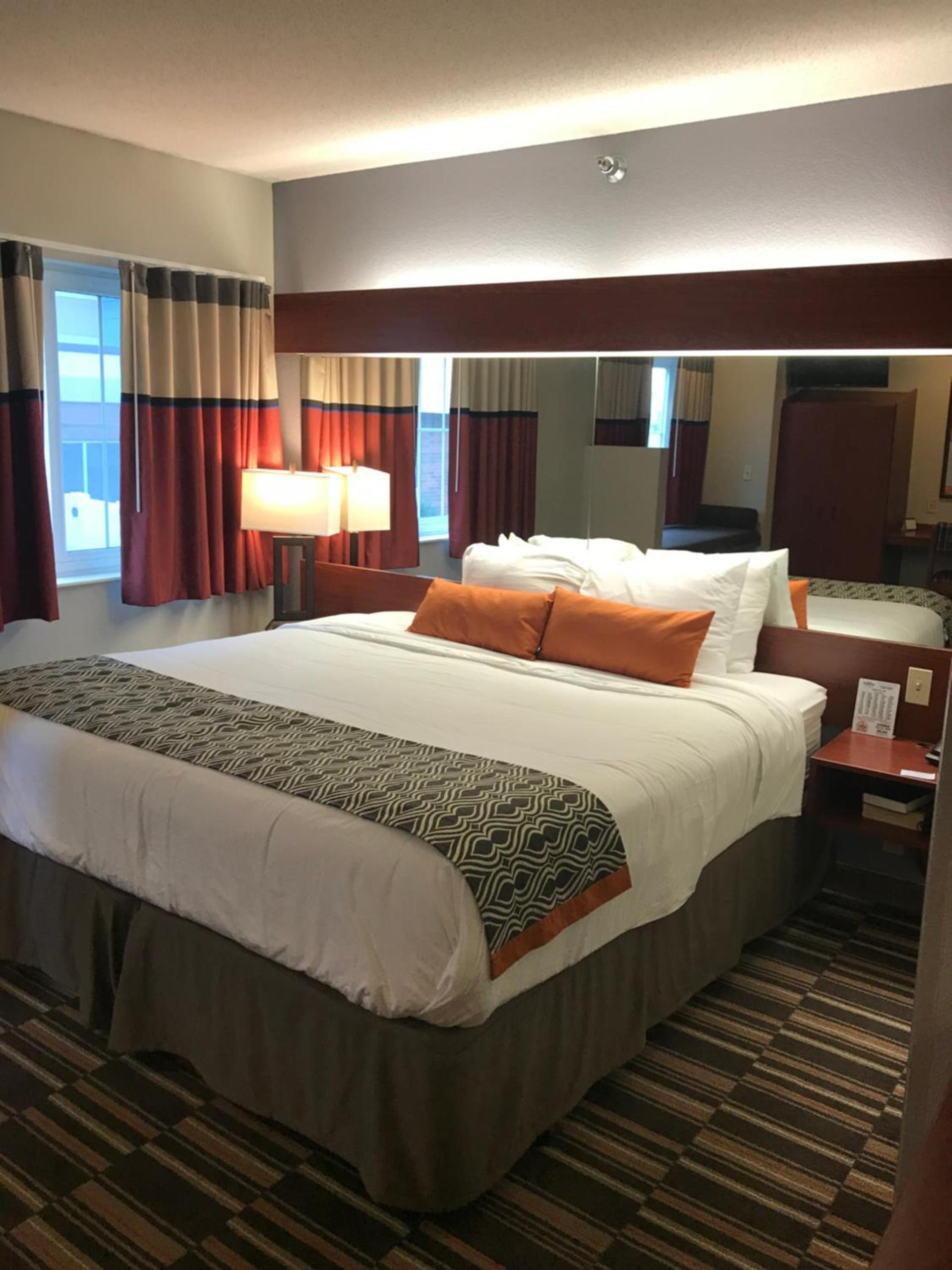 Microtel Inn & Suites Urbandale photo 14