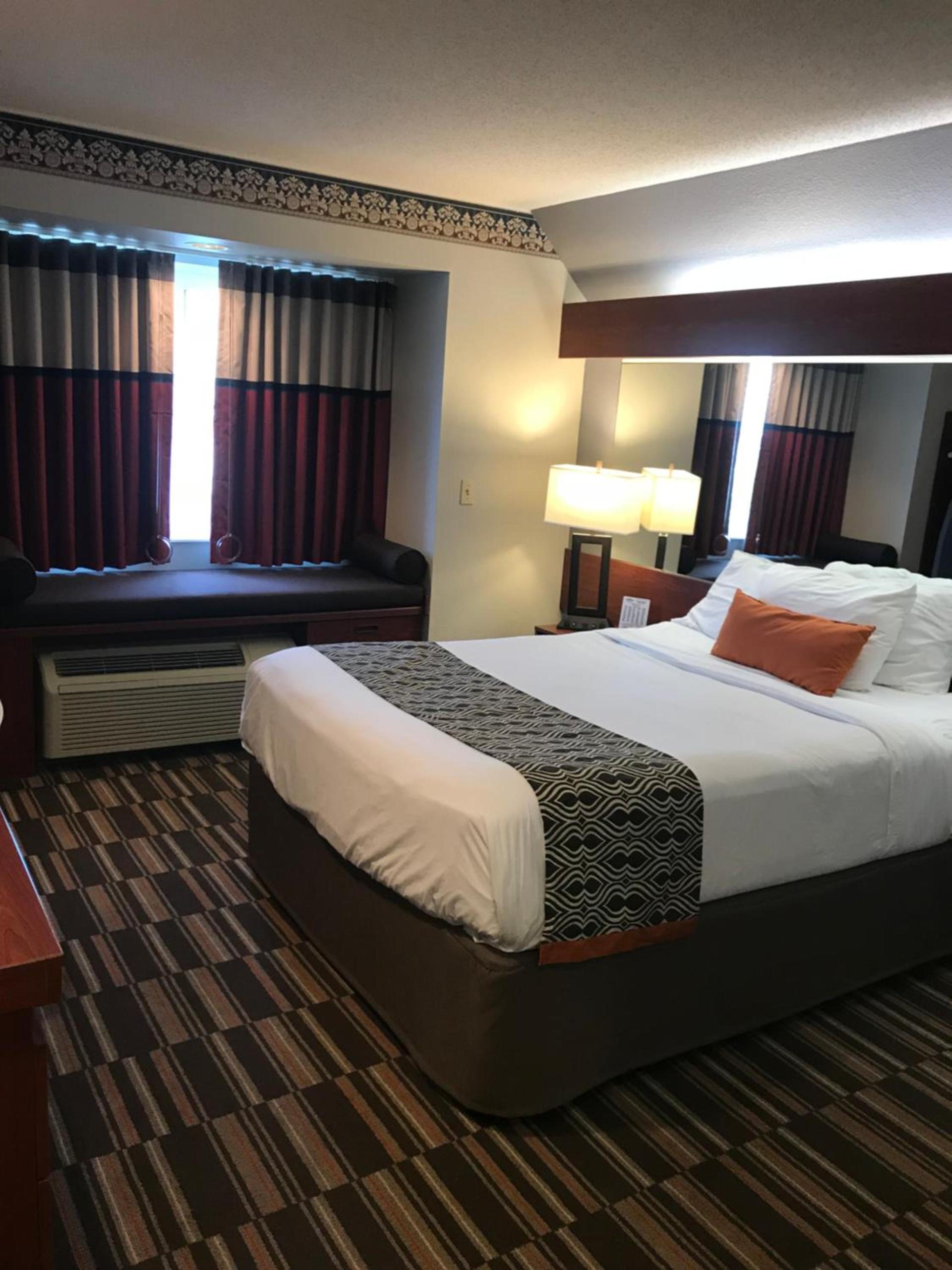 Microtel Inn & Suites Urbandale photo 12