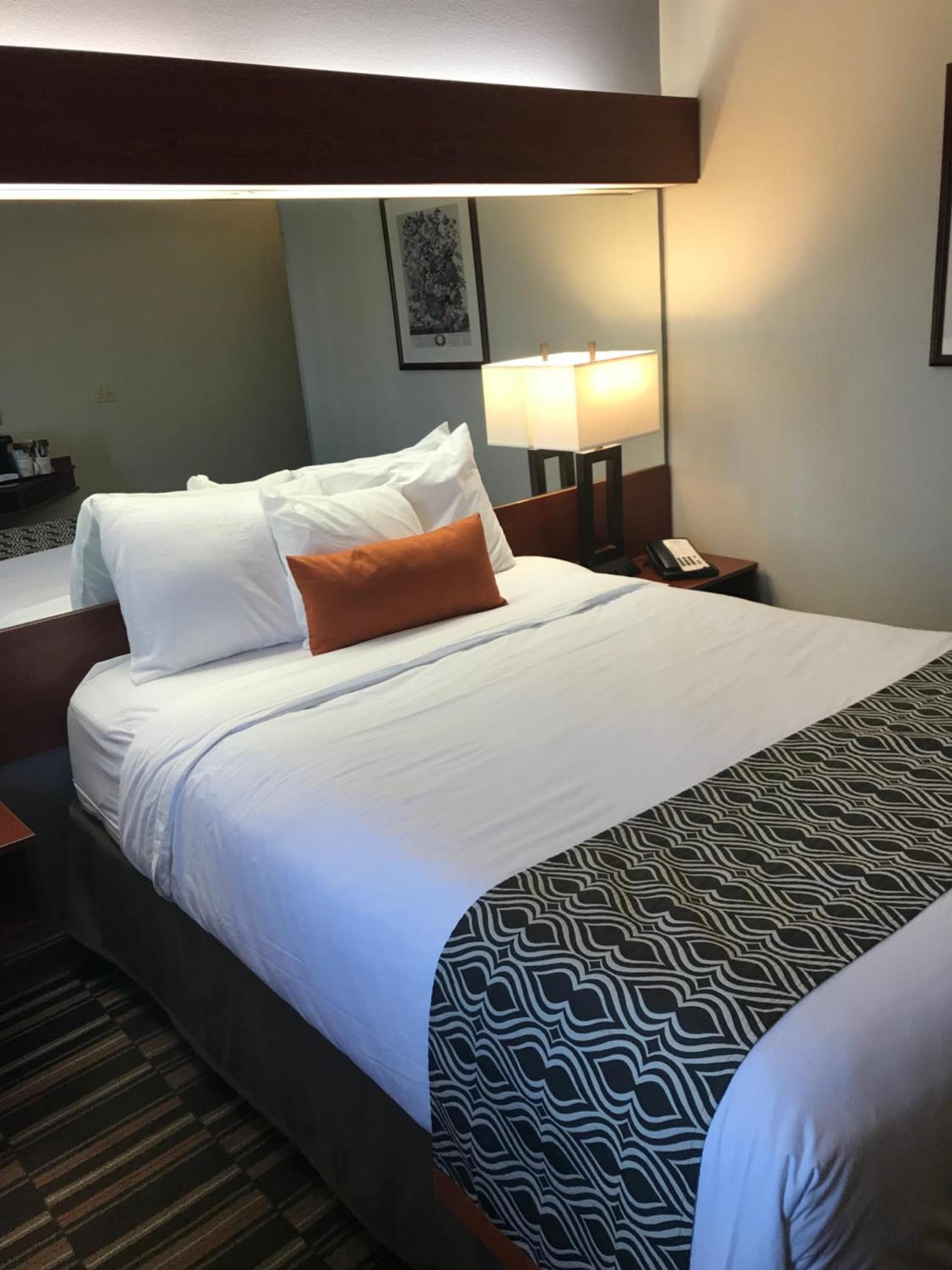 Microtel Inn & Suites Urbandale photo 4