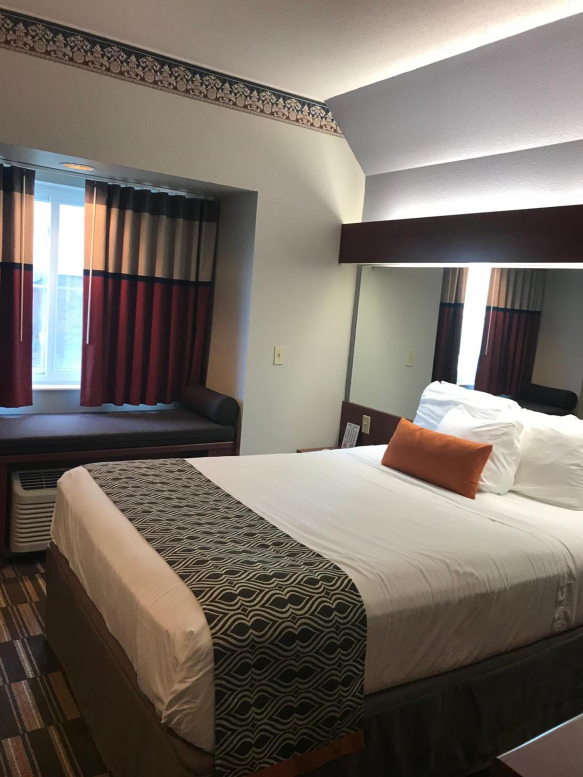 Microtel Inn & Suites Urbandale photo 10