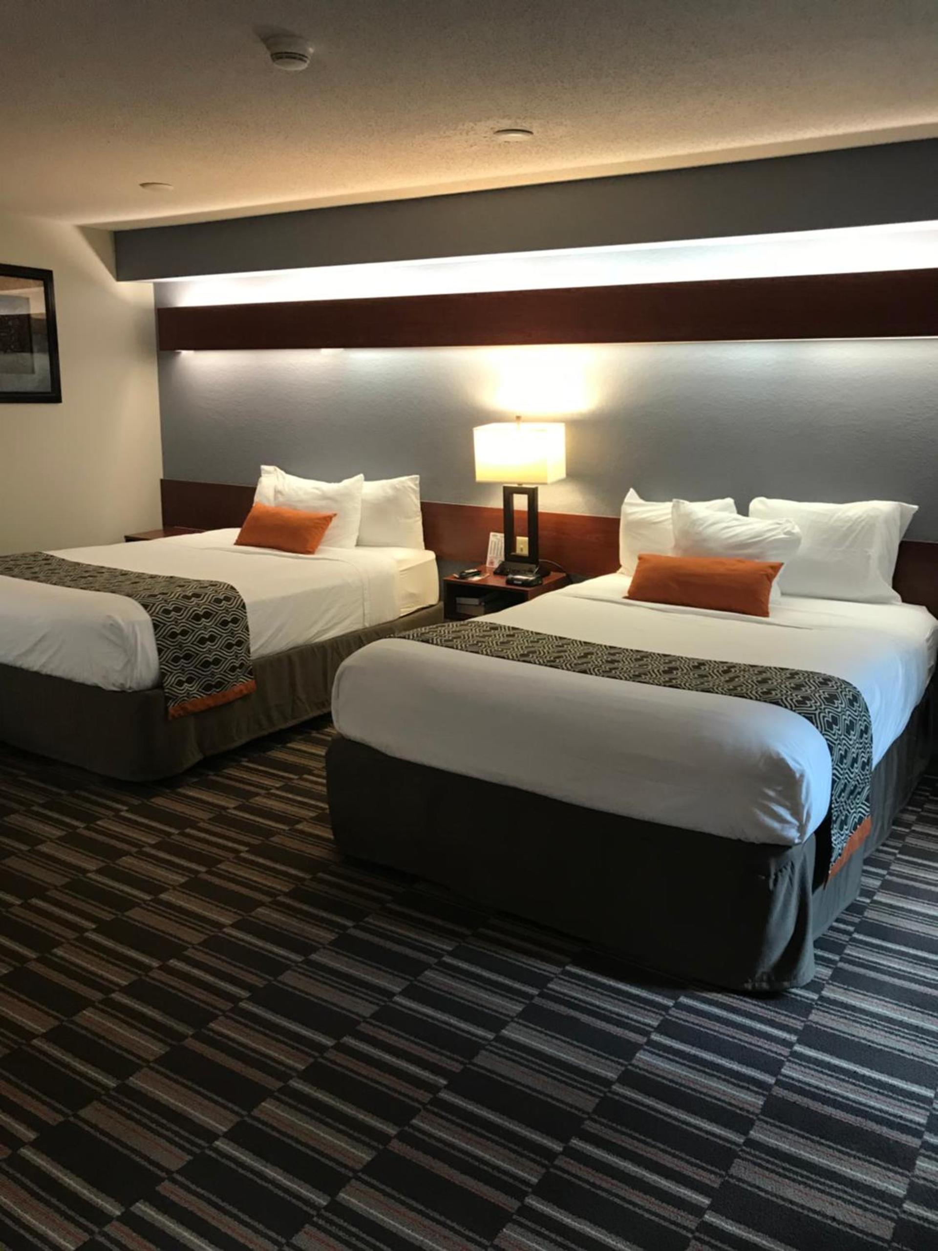 Microtel Inn & Suites Urbandale photo 9