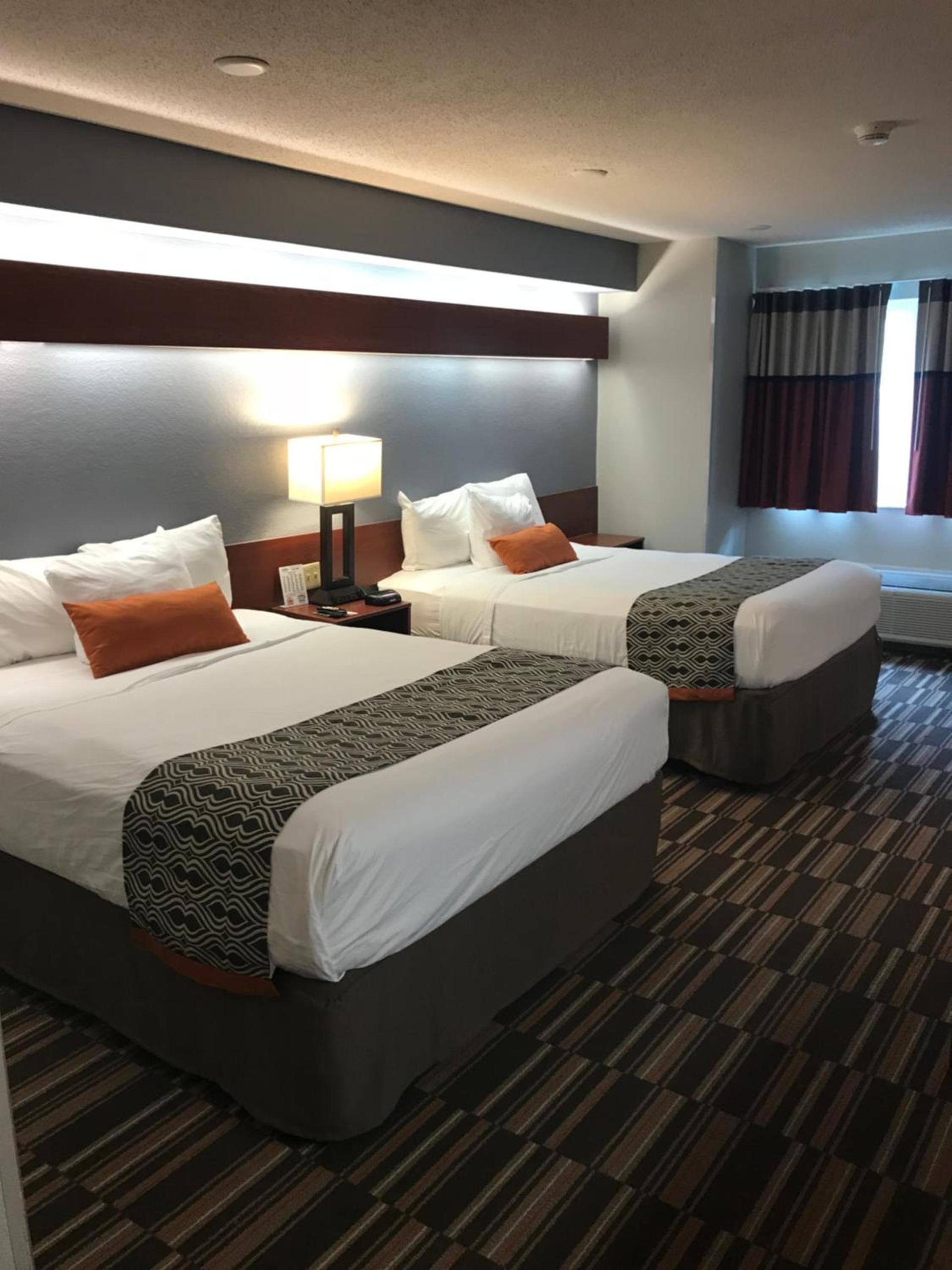 Microtel Inn & Suites Urbandale photo 8