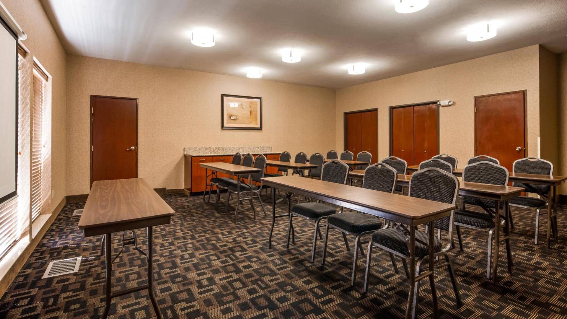 Best Western Plus Prairie Inn photo 49