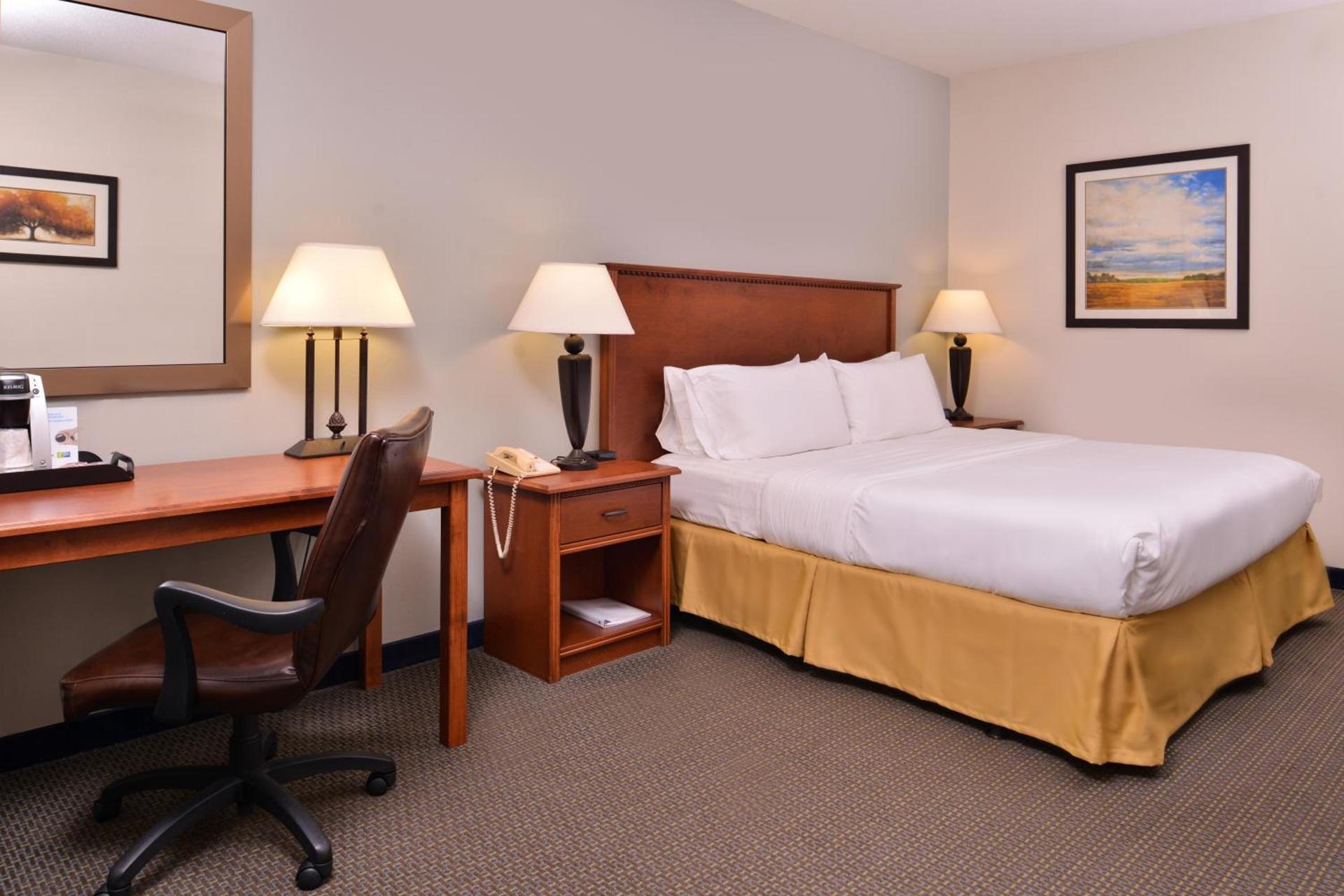 Holiday Inn Express Hotel & Suites Sioux Falls At Empire Mall by IHG photo 10