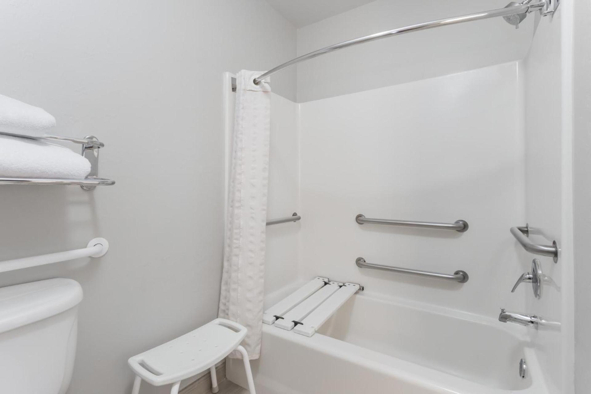 Hawthorn Extended Stay by Wyndham Naples photo 31