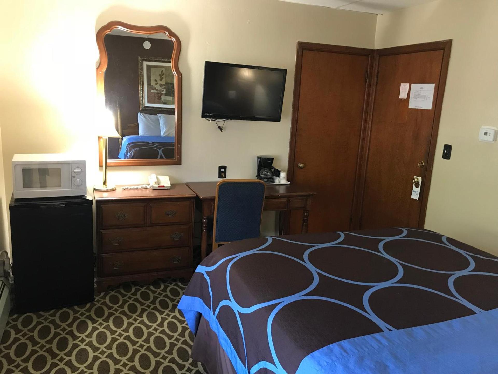 Budget Inn Marinette photo 16