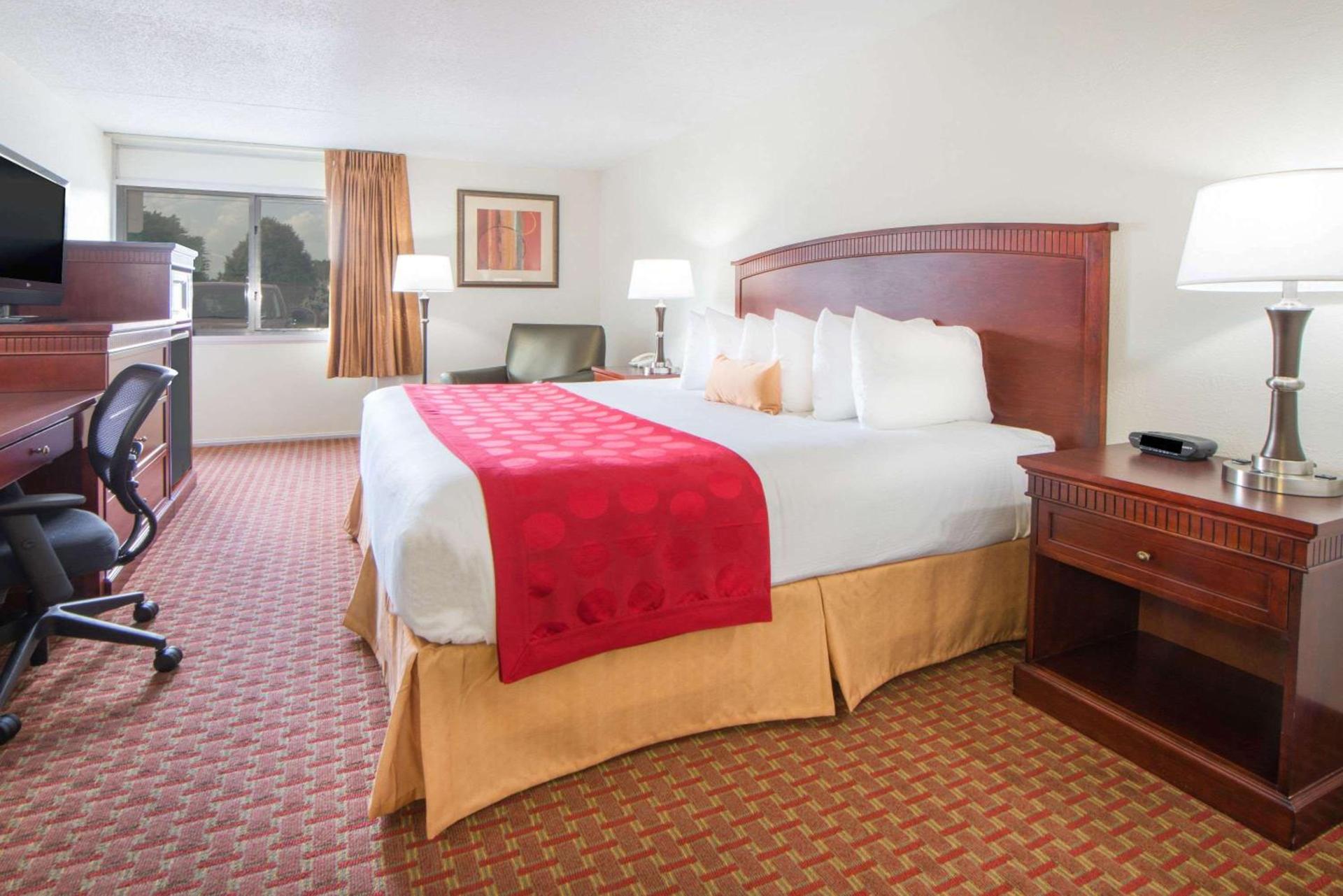 Ramada by Wyndham Enid photo 12