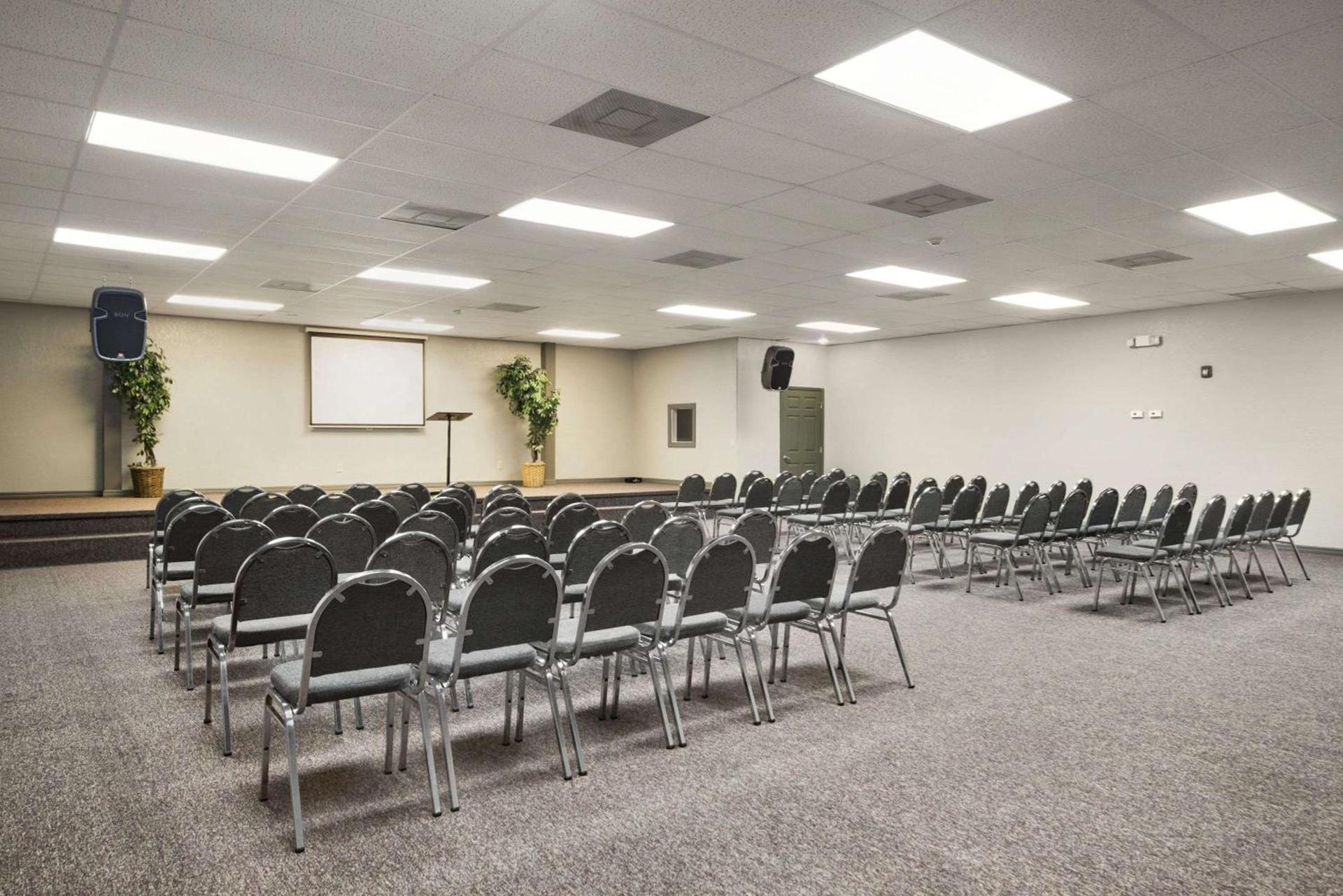 Howard Johnson by Wyndham Winter Haven FL photo 11