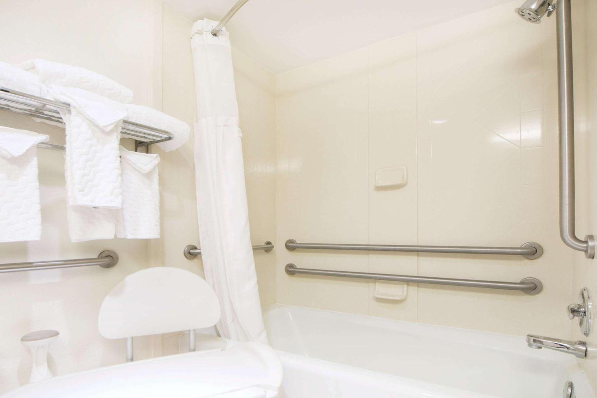Ramada by Wyndham Enid photo 16