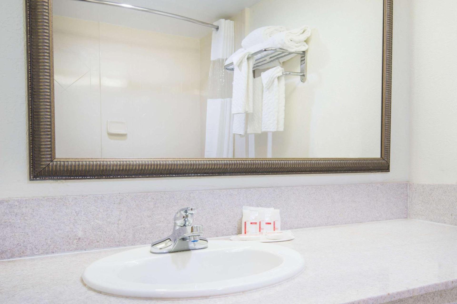 Ramada by Wyndham Enid photo 14