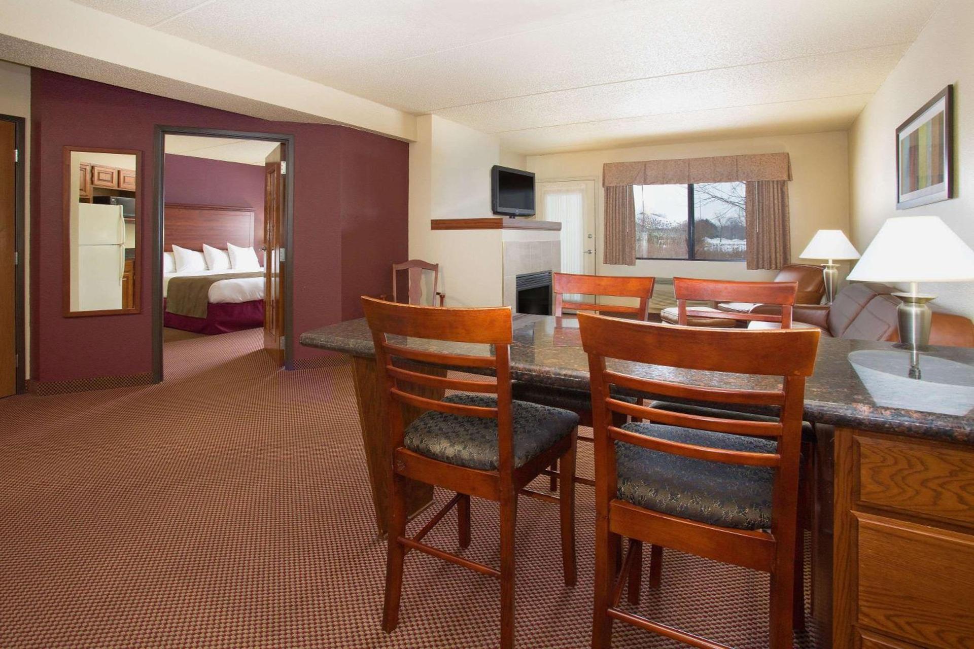 AmericInn by Wyndham New London photo 13