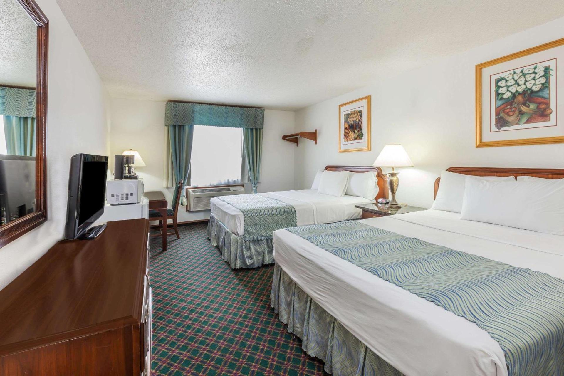 Super 8 by Wyndham Irving DFW Airport/South photo 8