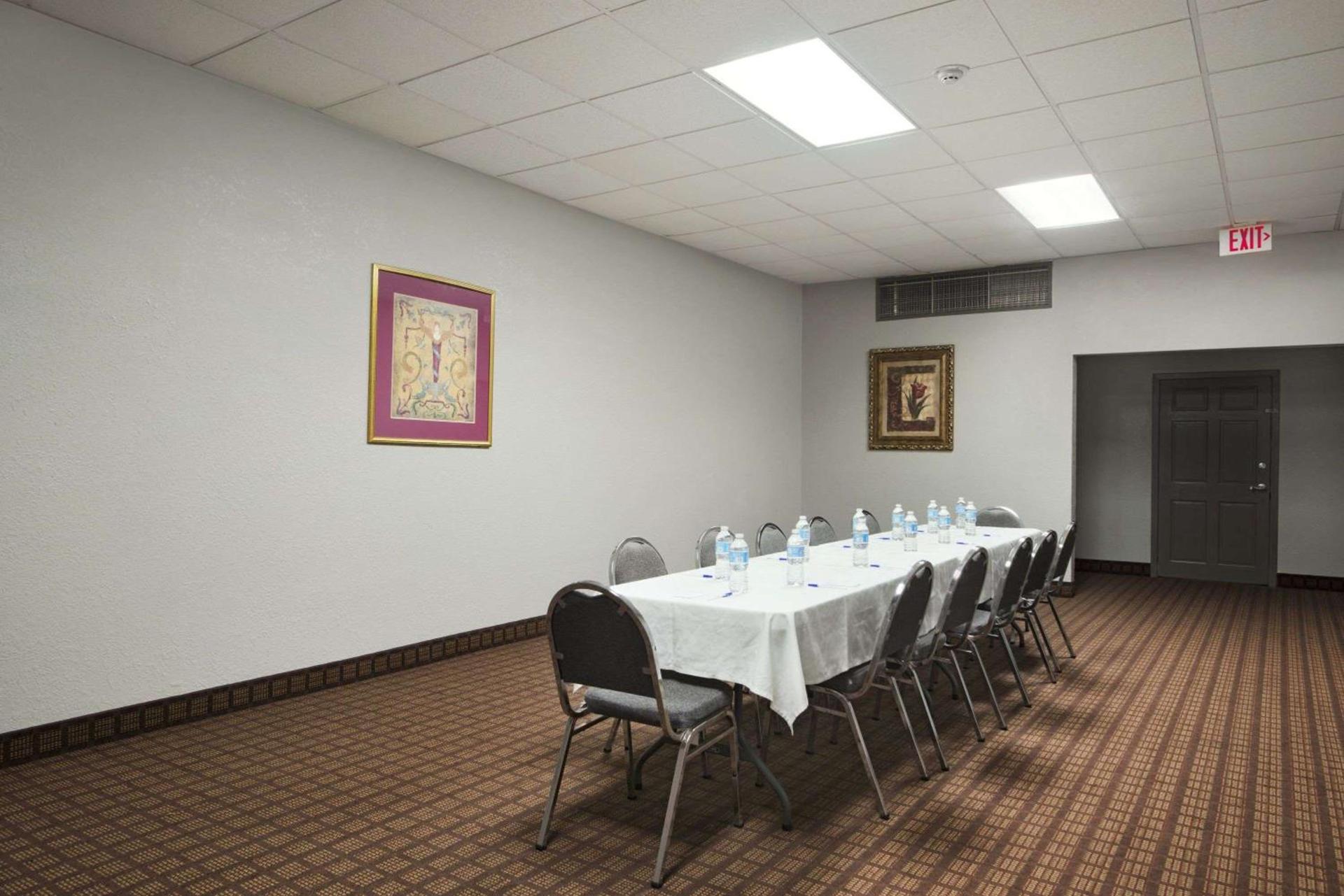 Howard Johnson by Wyndham Winter Haven FL photo 10