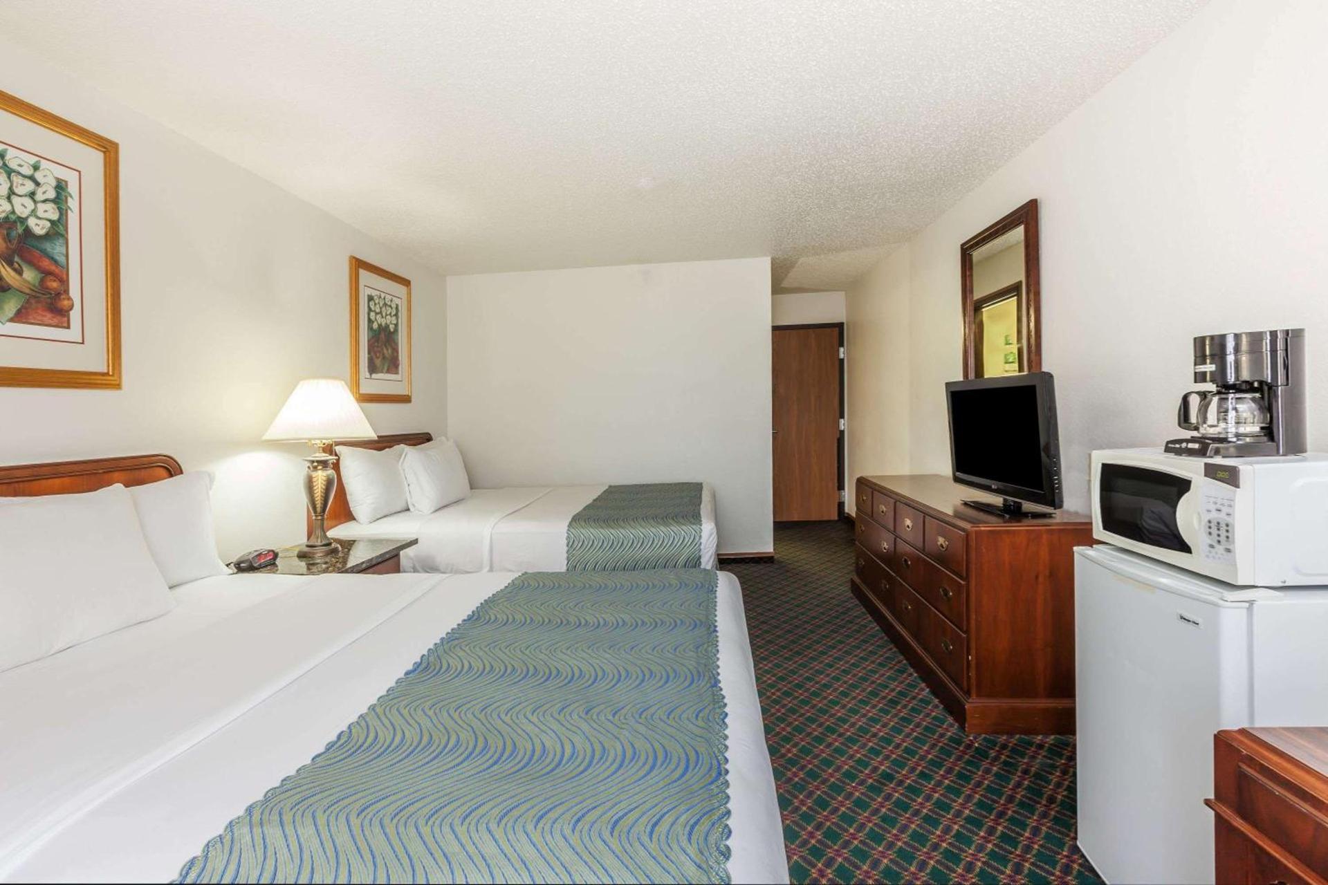 Super 8 by Wyndham Irving DFW Airport/South photo 6