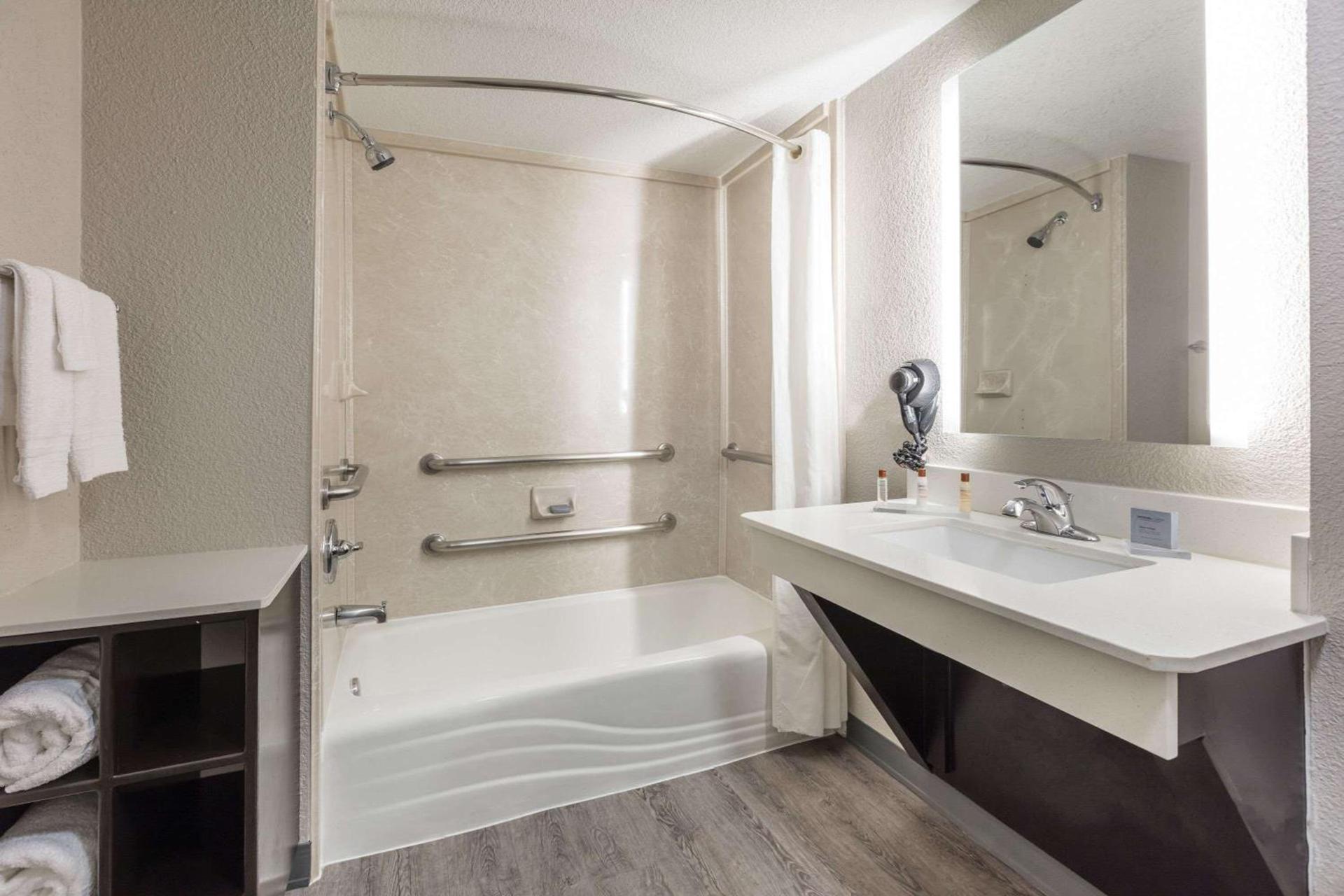 Wingate by Wyndham Dallas Love Field photo 43