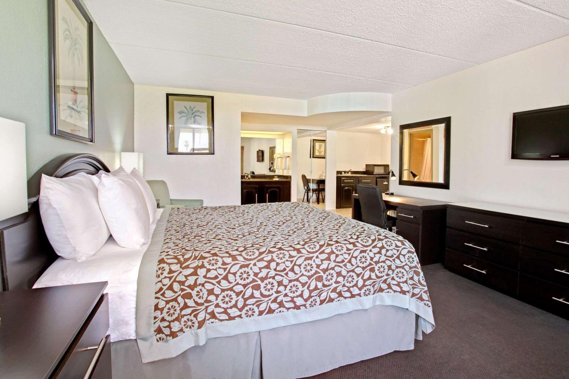 Days Inn by Wyndham Orlando Airport Florida Mall photo 12