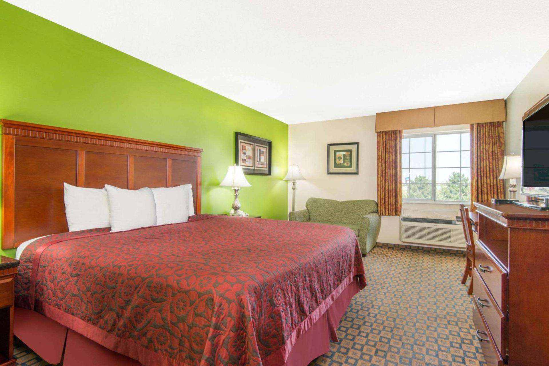 Days Inn & Suites by Wyndham Wichita photo 9